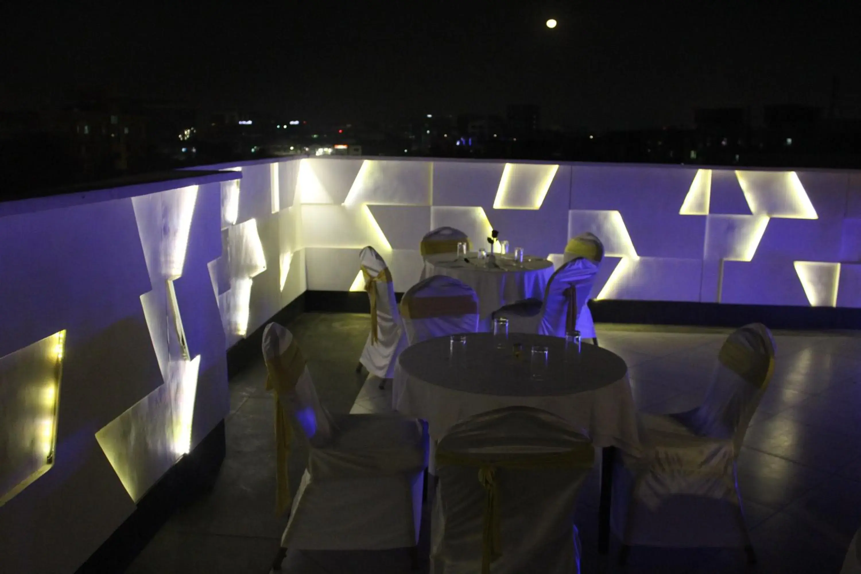 Restaurant/places to eat in Dragonfly Hotel - The Art Hotel Restaurant/places to eat in Dragonfly Hotel - The Art Hotel