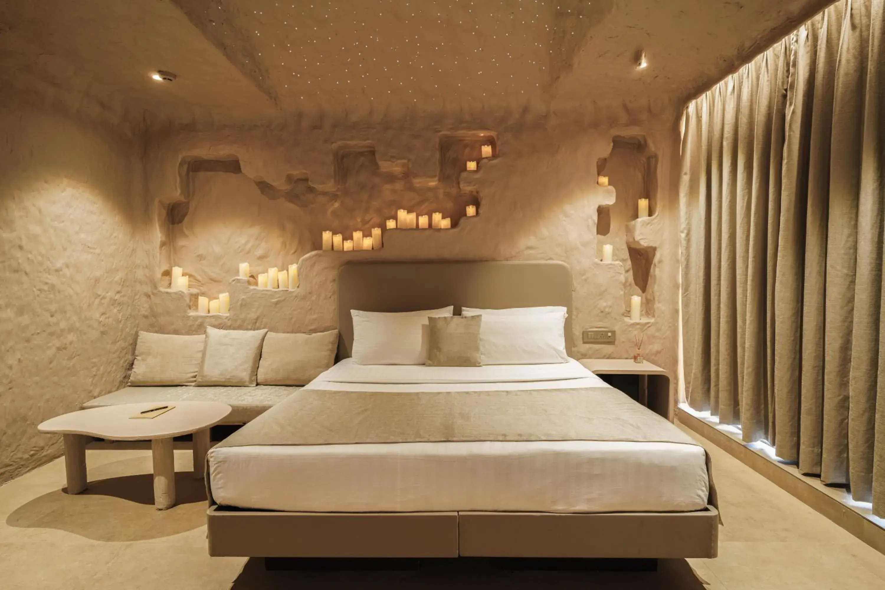 Bedroom, Bed in Dragonfly Hotel - The Art Hotel Bedroom, Bed in Dragonfly Hotel - The Art Hotel