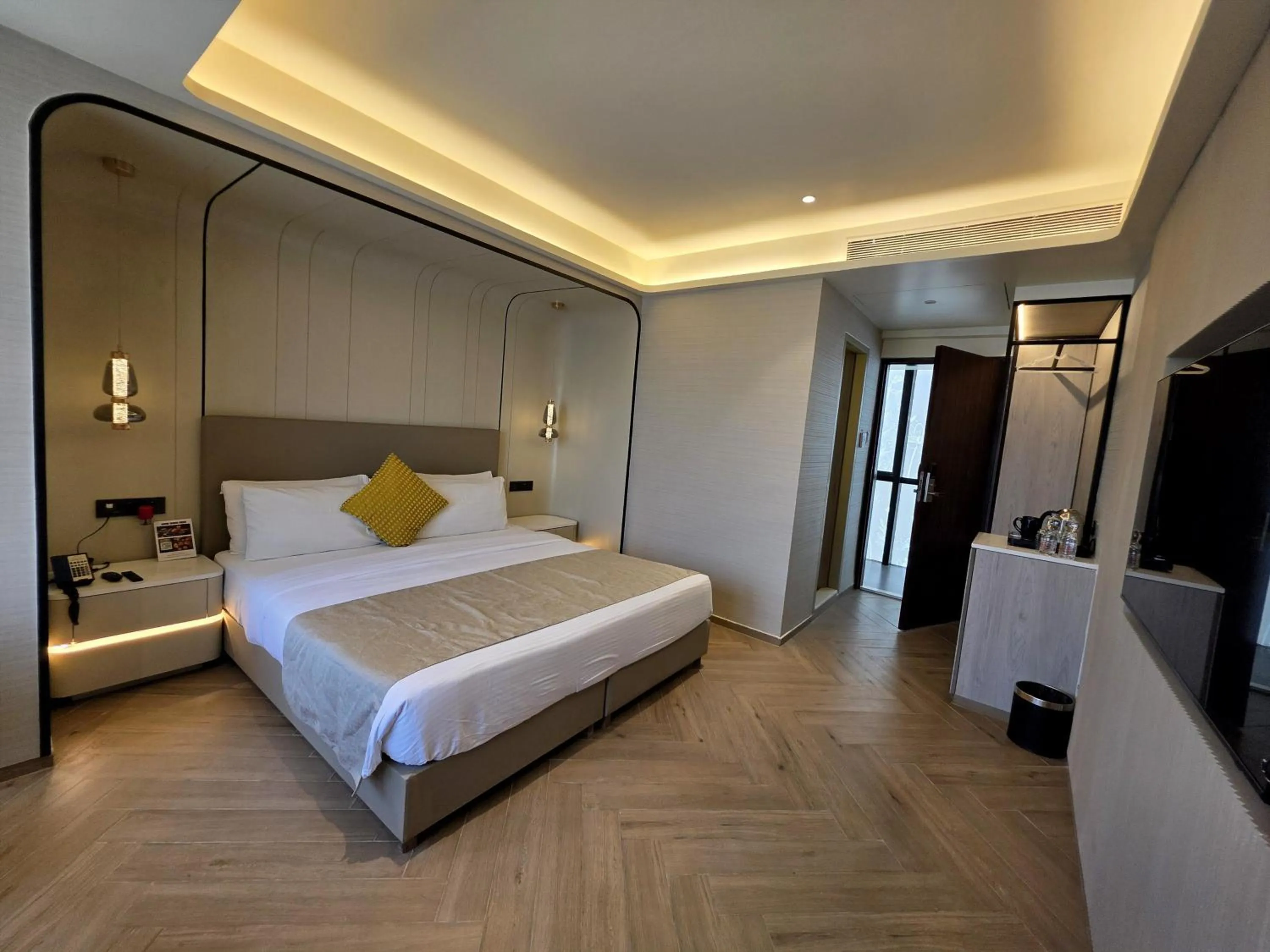 Bedroom, Bed in Dragonfly Hotel - The Art Hotel