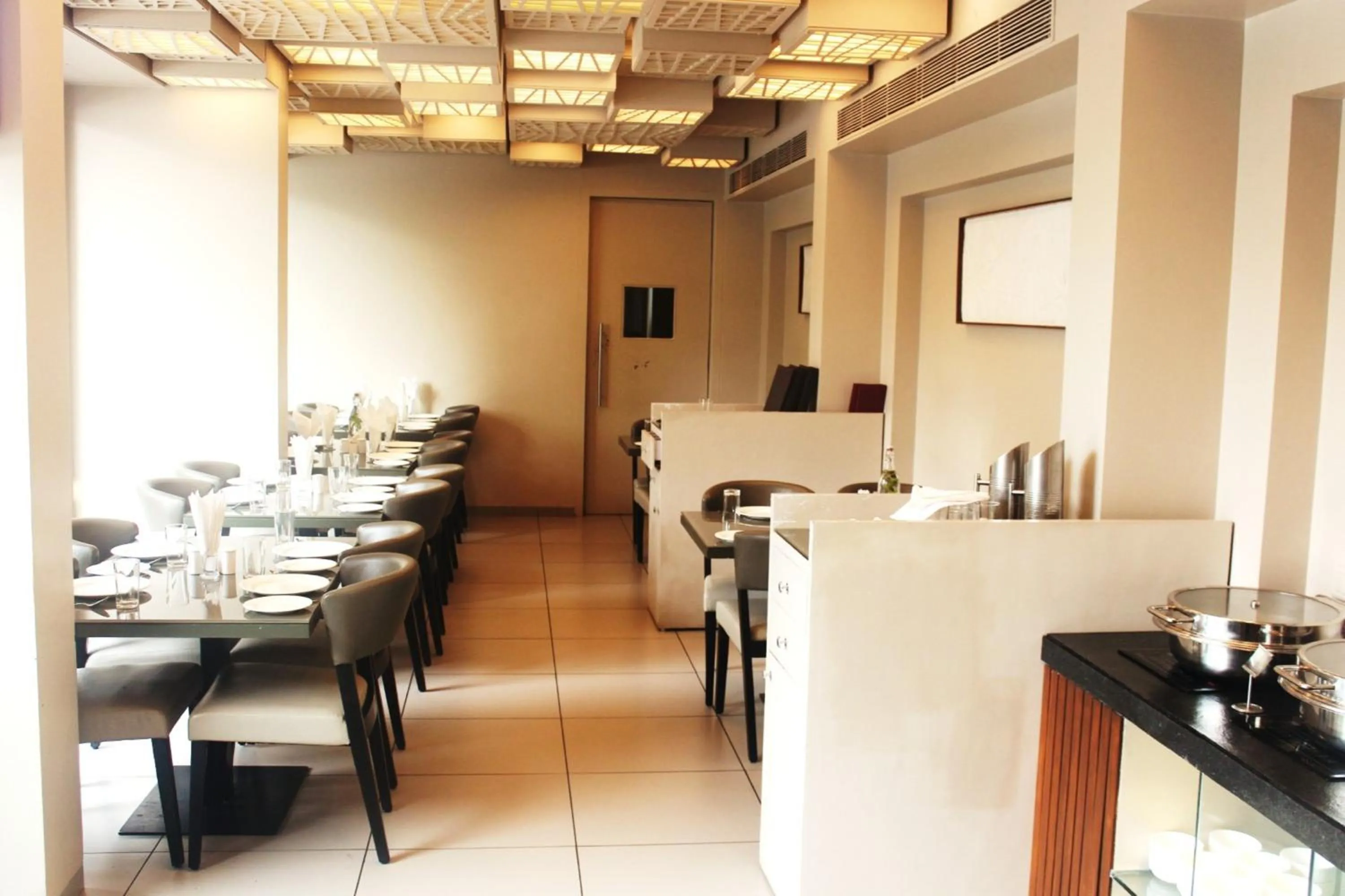 Restaurant/places to eat in Dragonfly Hotel - The Art Hotel