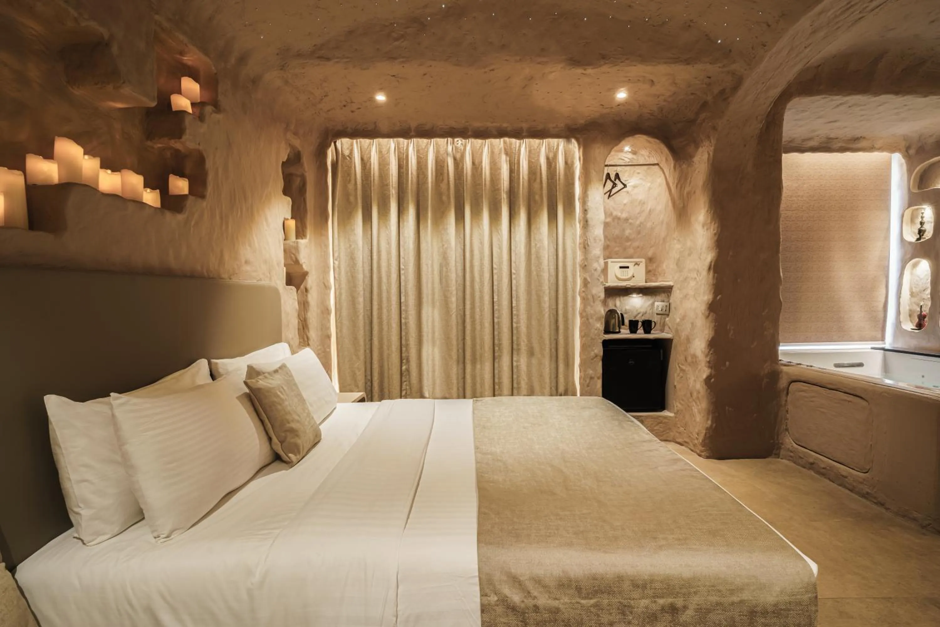 Bed in Dragonfly Hotel - The Art Hotel