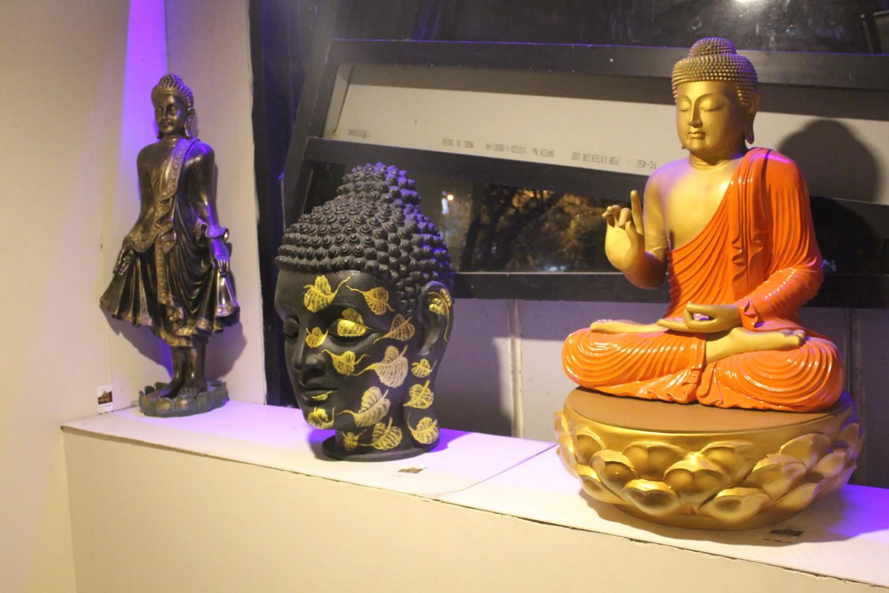 On-site shops in Dragonfly Hotel - The Art Hotel