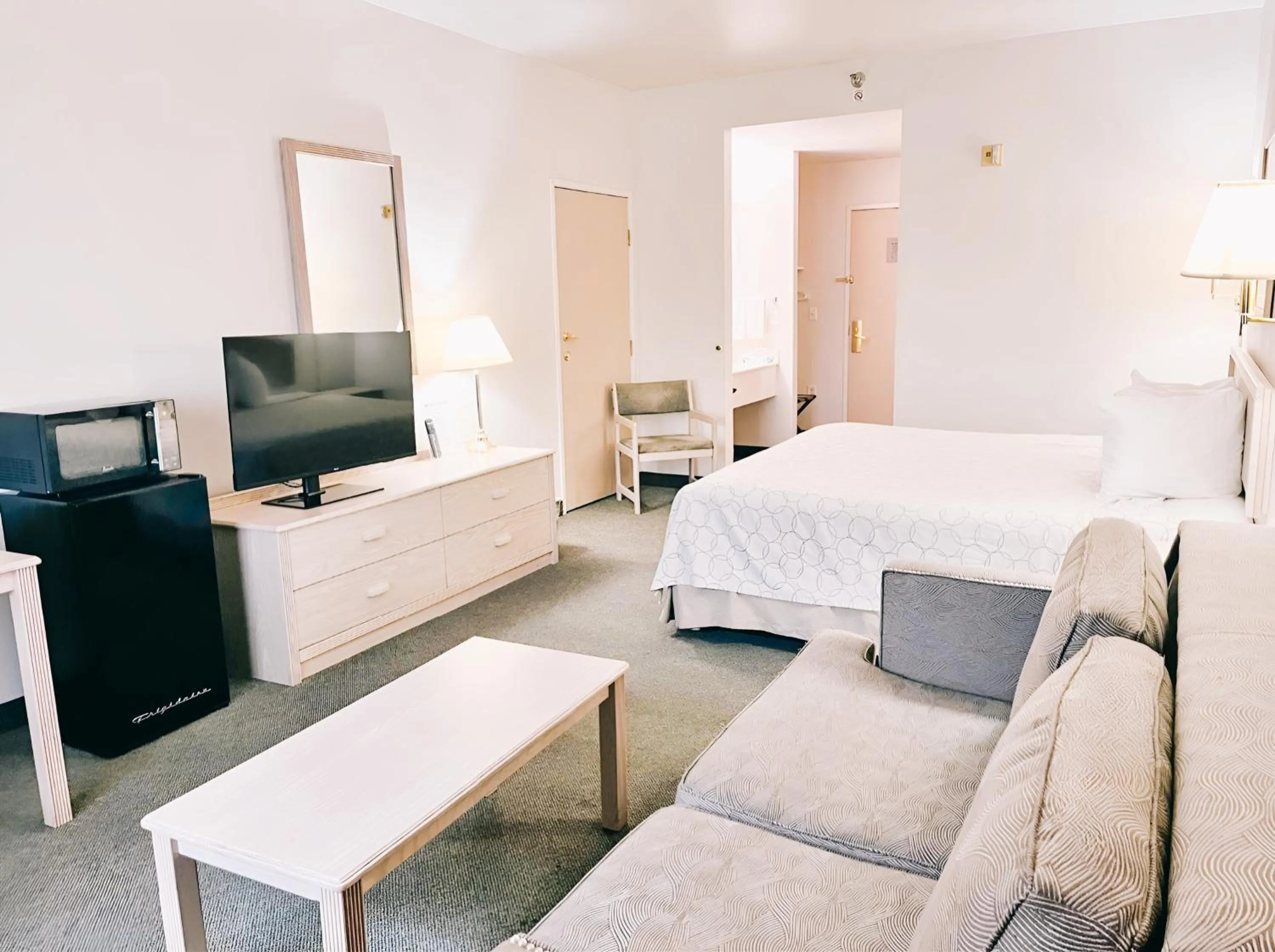 Bedroom, Bed in North Shore Inn at Lake Mead