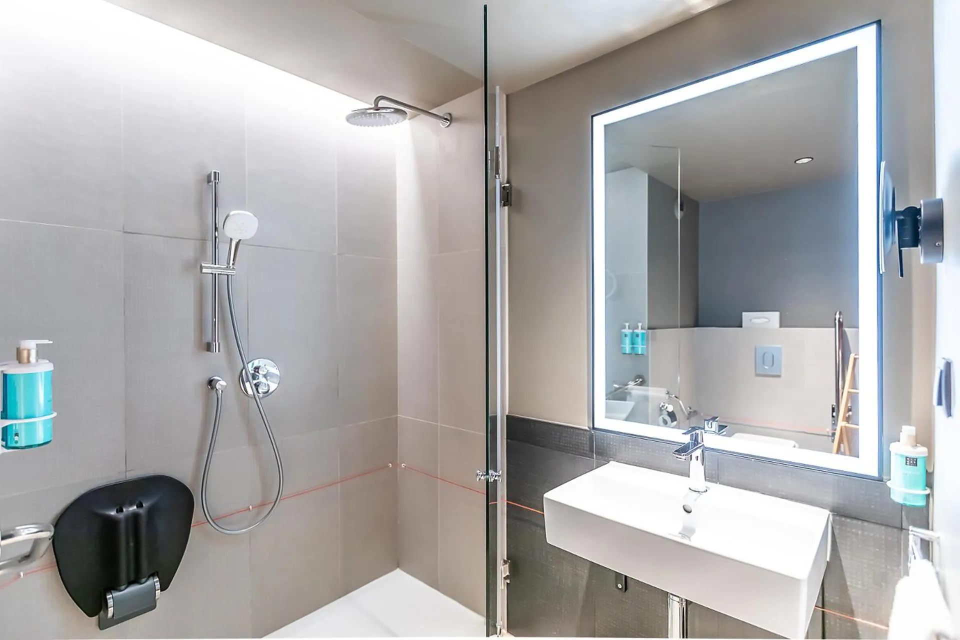 Shower in Novotel Setubal