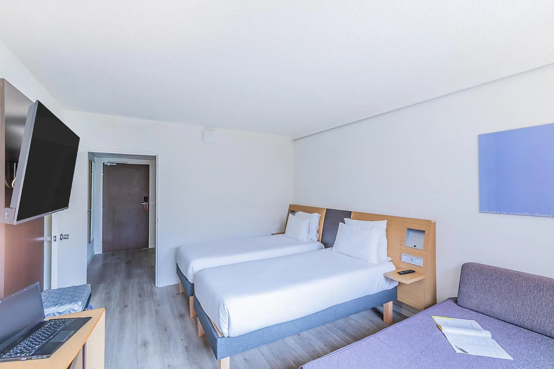 Bed in Novotel Setubal