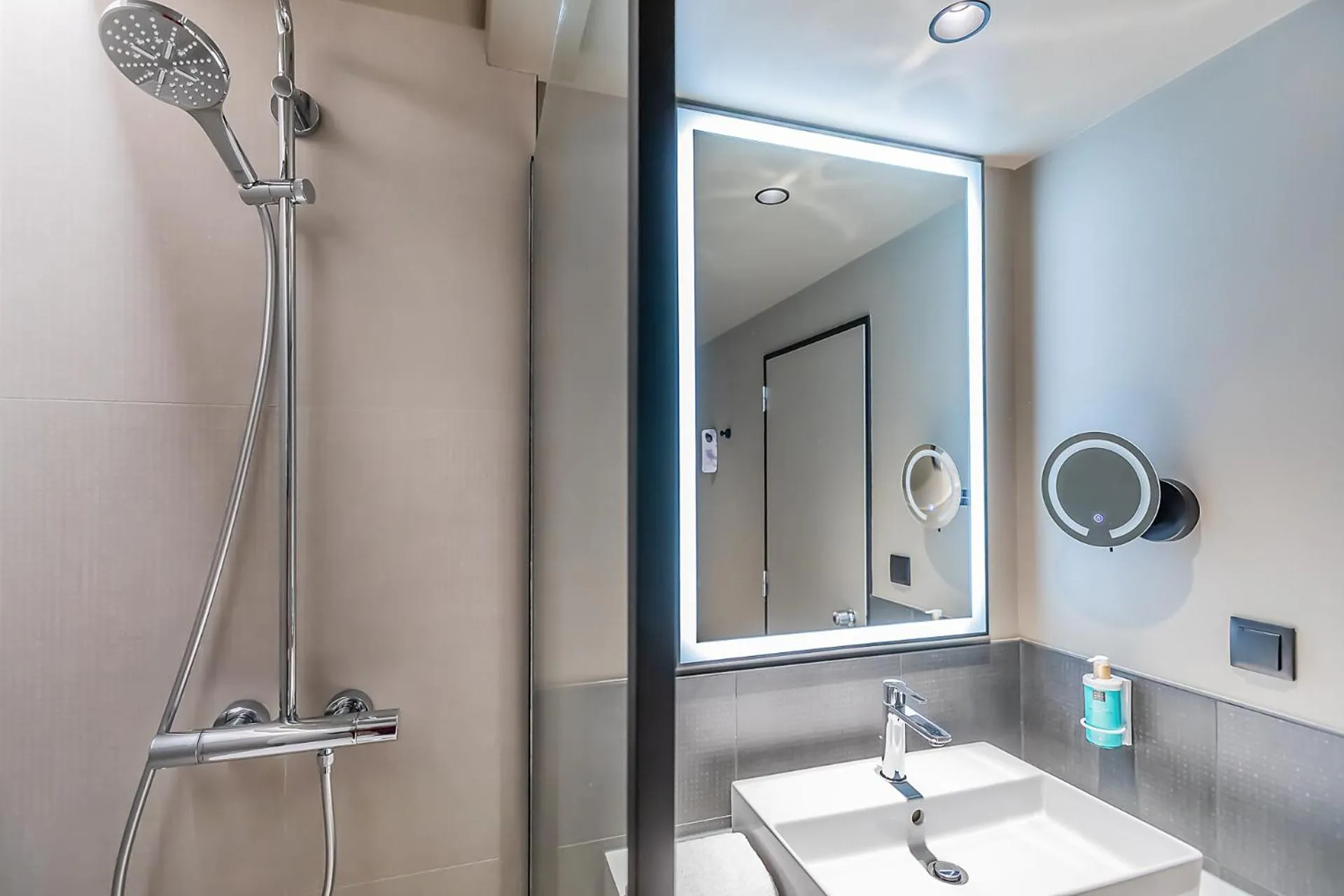 Shower in Novotel Setubal