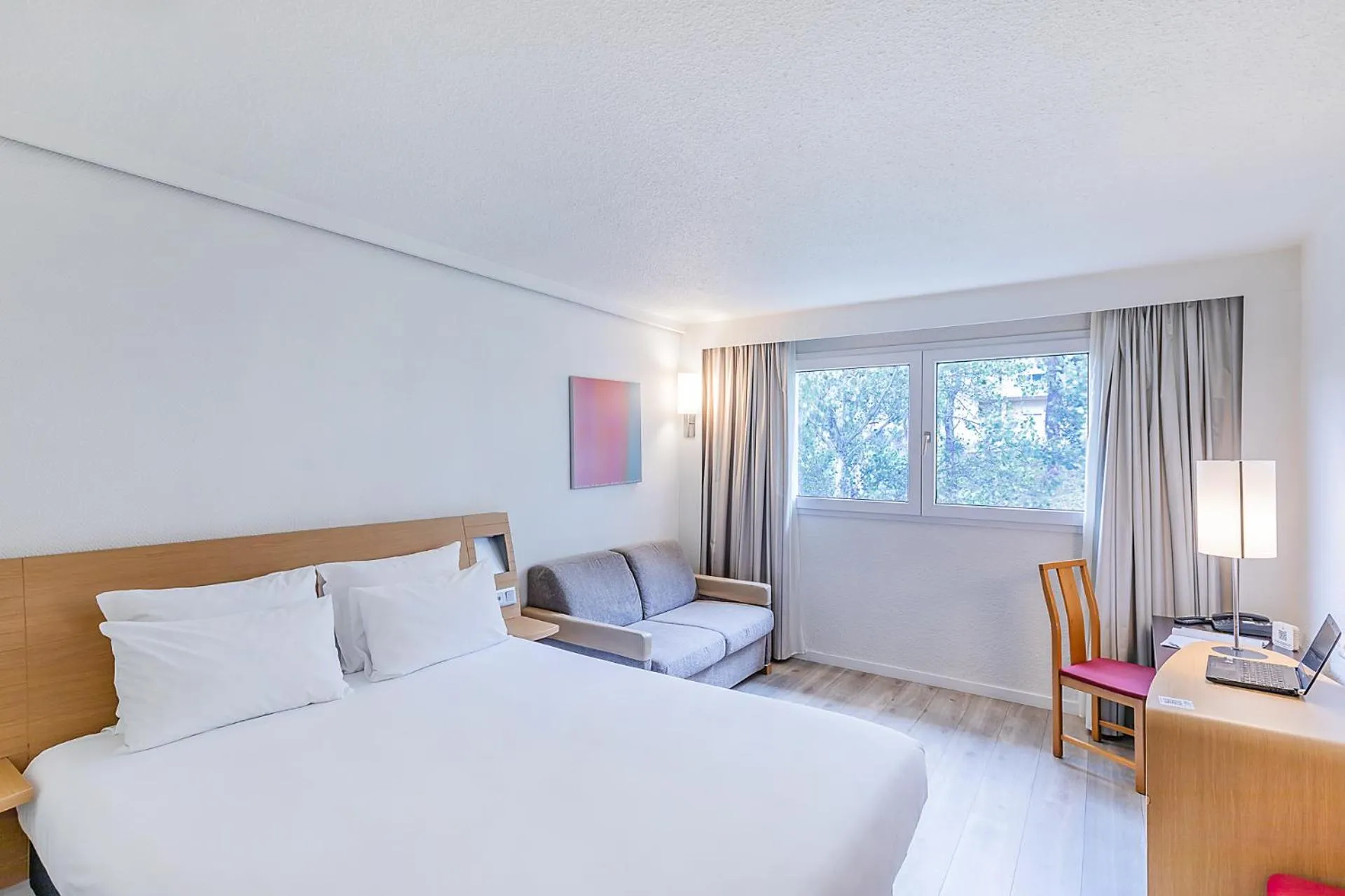 Bed in Novotel Setubal