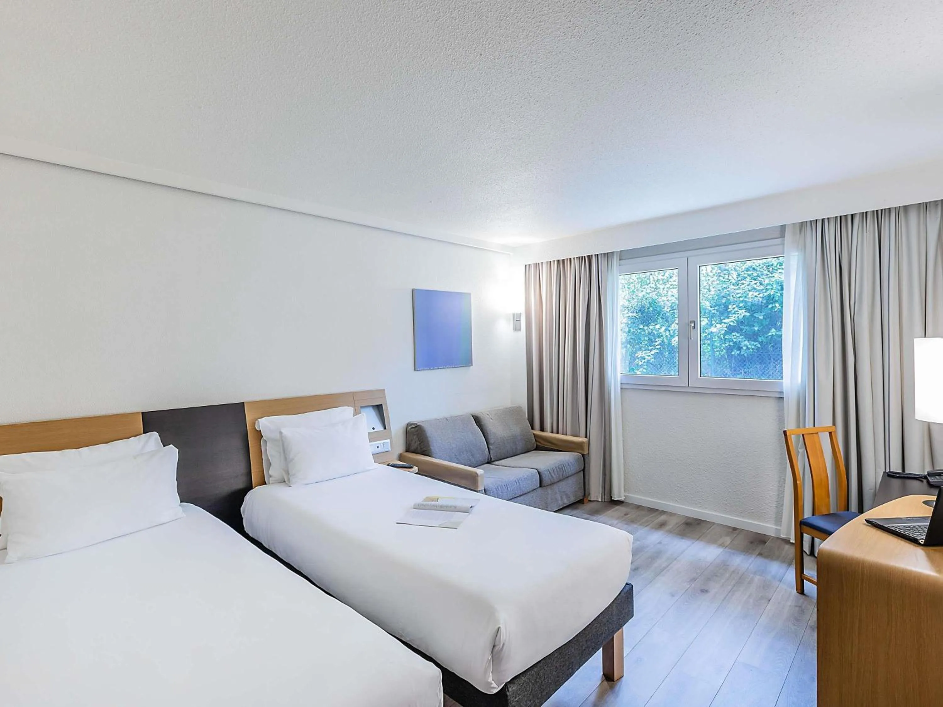 Bedroom, Bed in Novotel Setubal