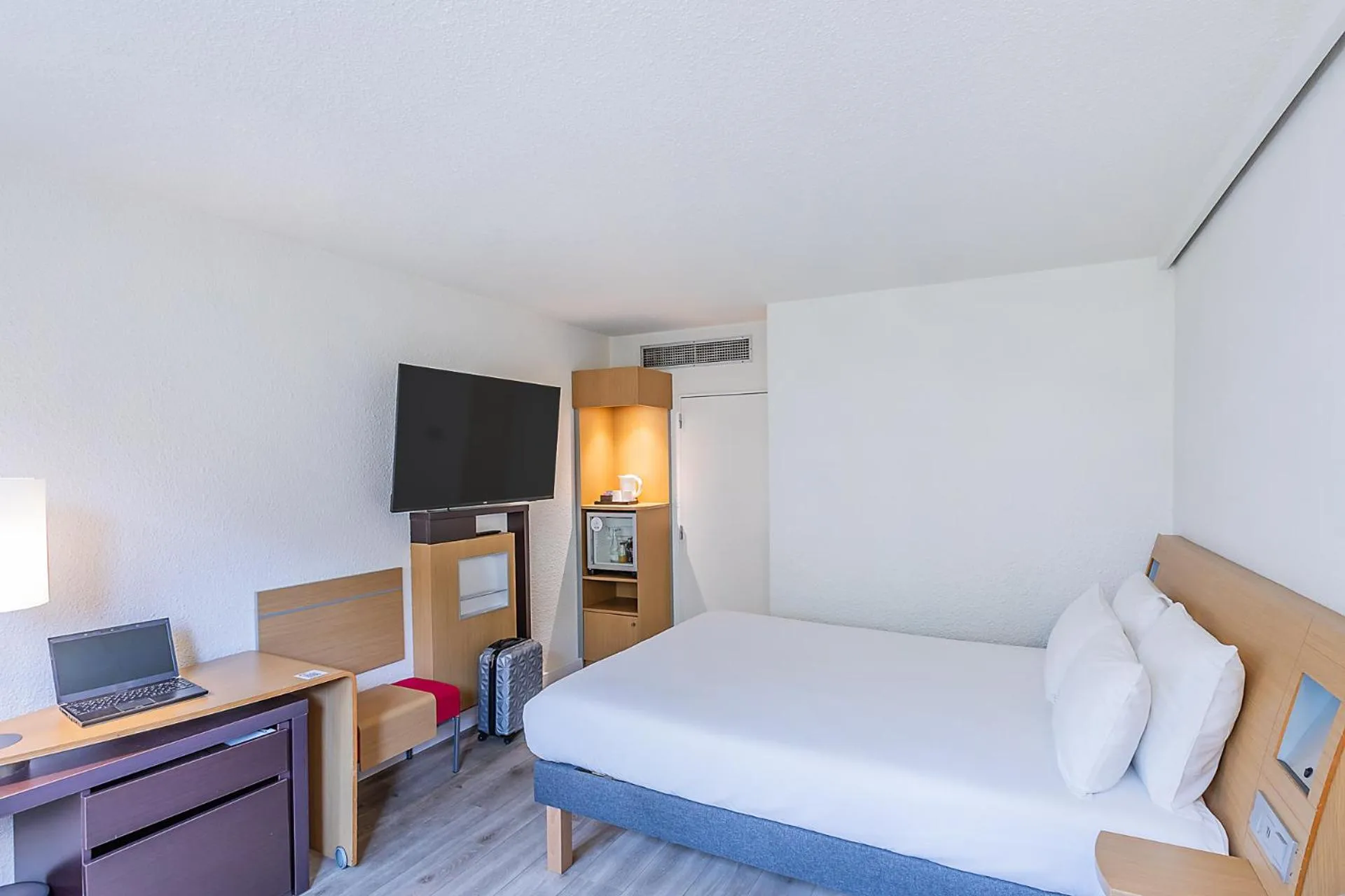 Bed in Novotel Setubal