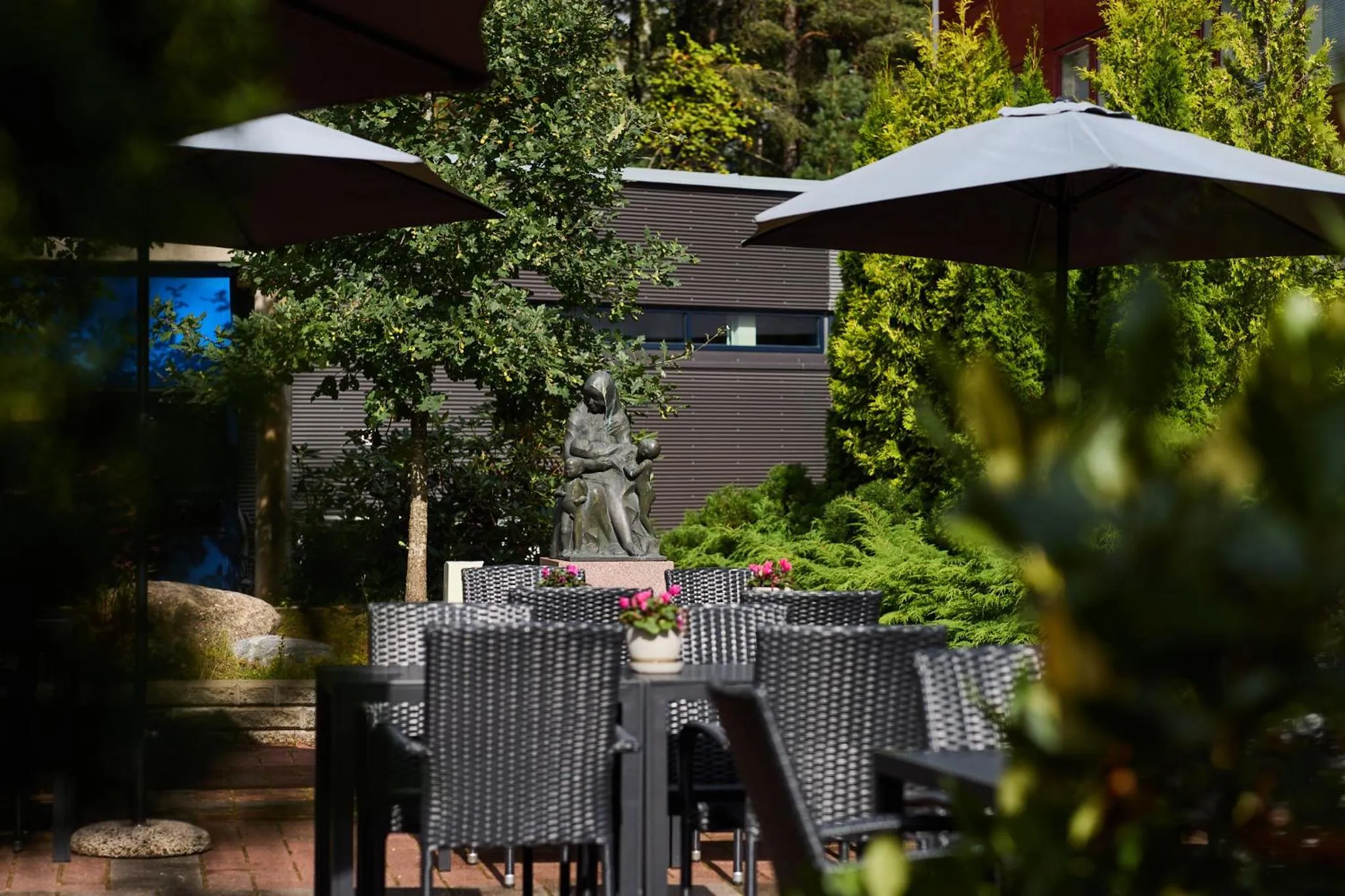 Inner courtyard view in Hostel Linnasmäki