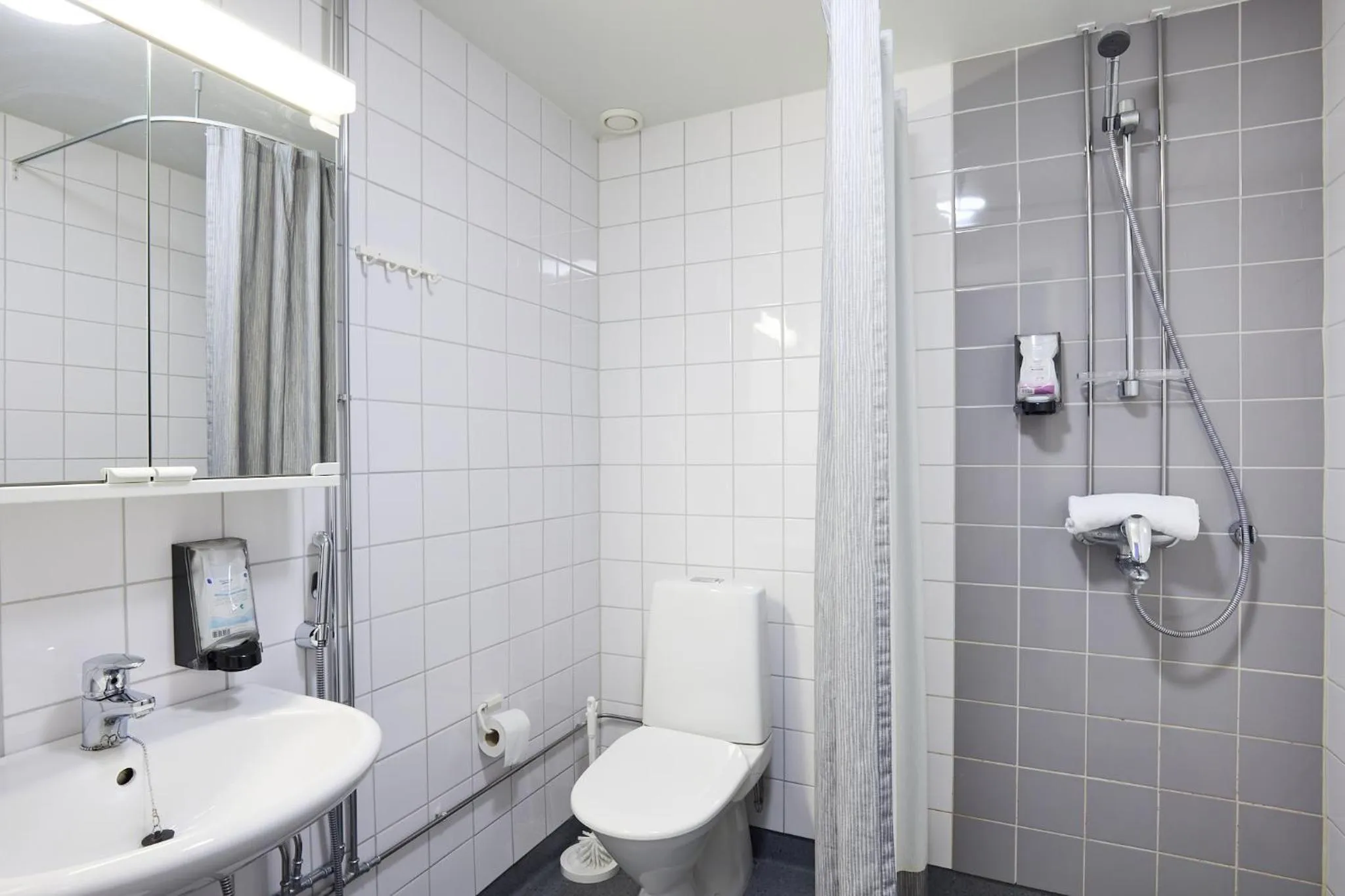 Shower in Hostel Linnasmäki