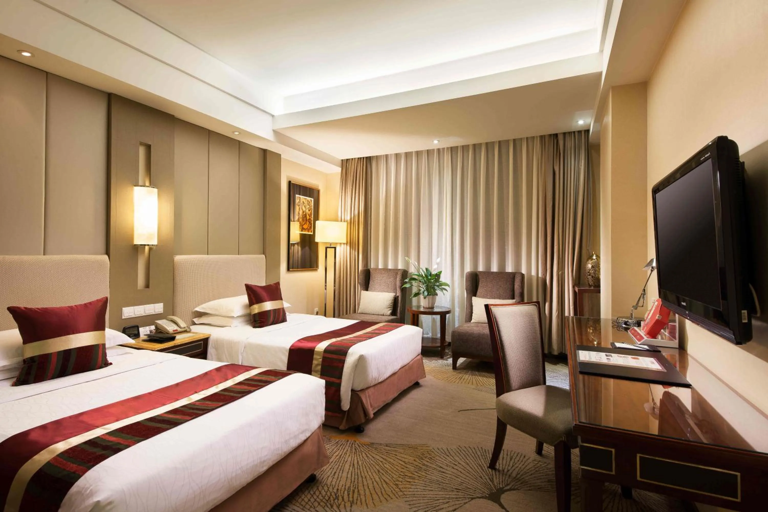 Photo of the whole room, Bed in Shanghai Yuehua Hotel