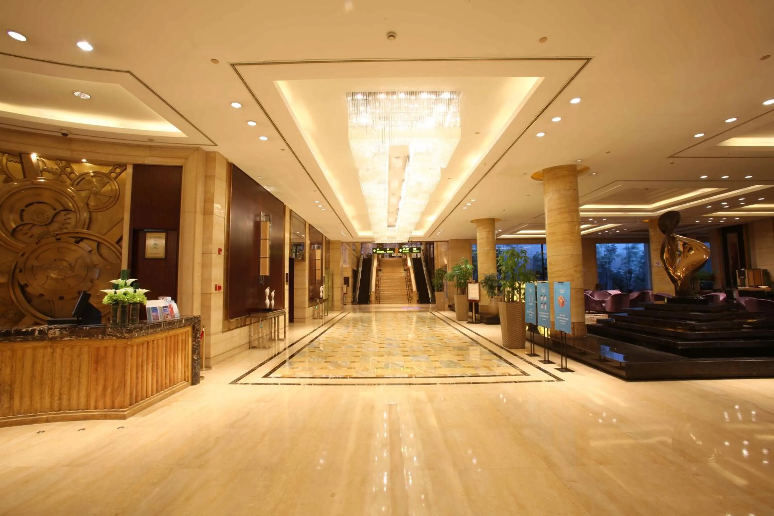 Lobby or reception in Shanghai Yuehua Hotel