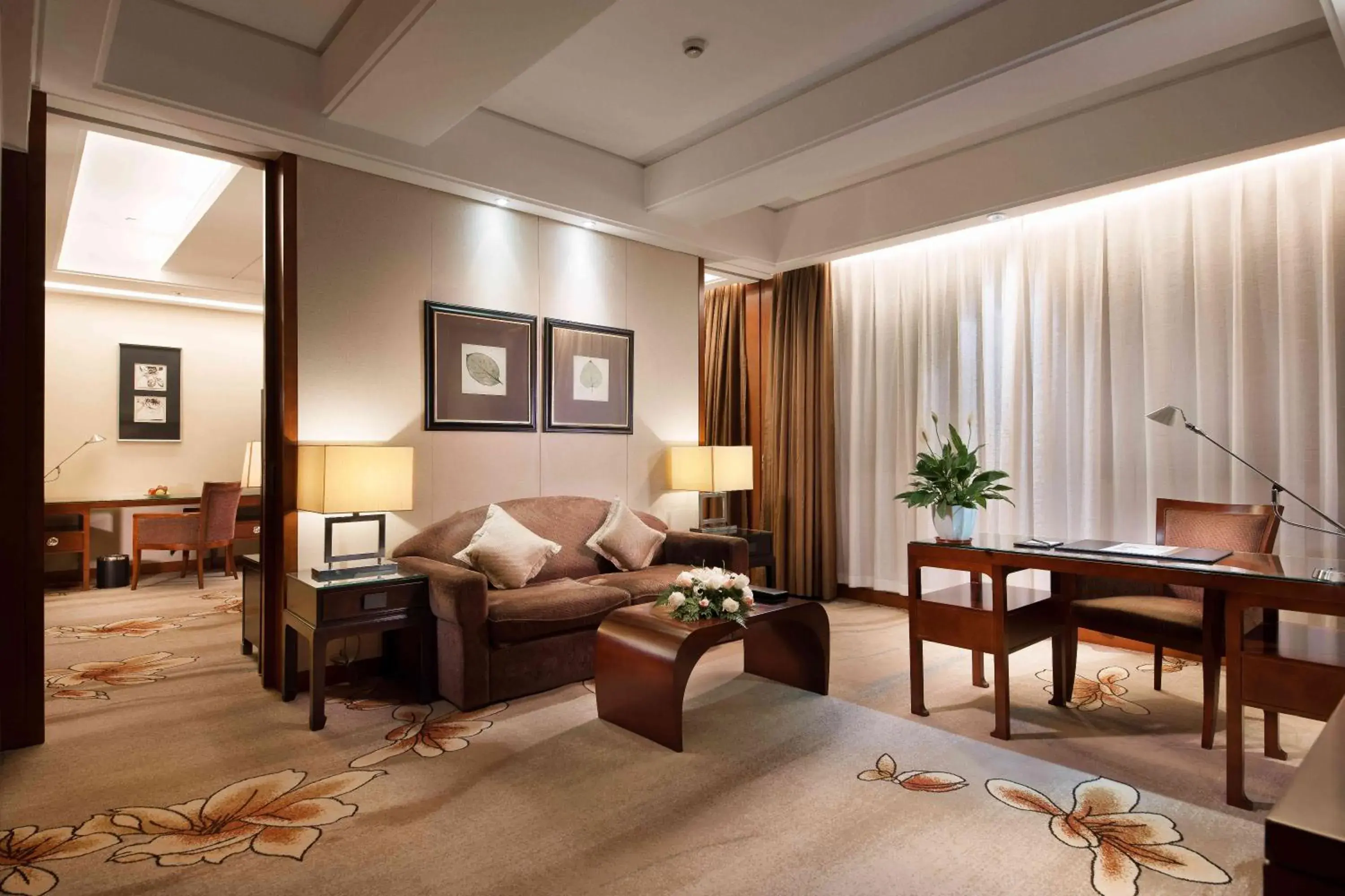 Deluxe Suite in Shanghai Yuehua Hotel Deluxe Suite in Shanghai Yuehua Hotel