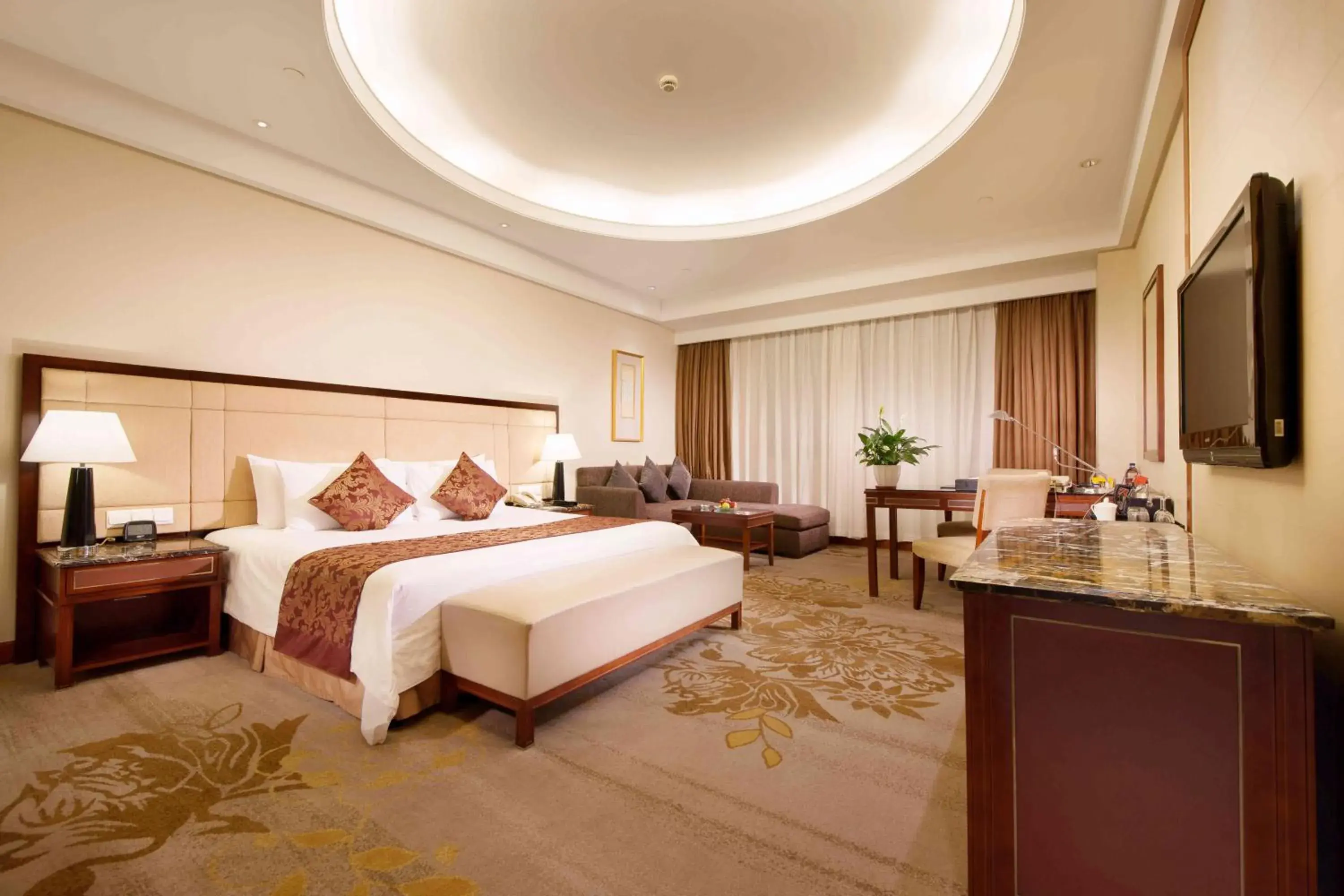 Deluxe King Room in Shanghai Yuehua Hotel Deluxe King Room in Shanghai Yuehua Hotel