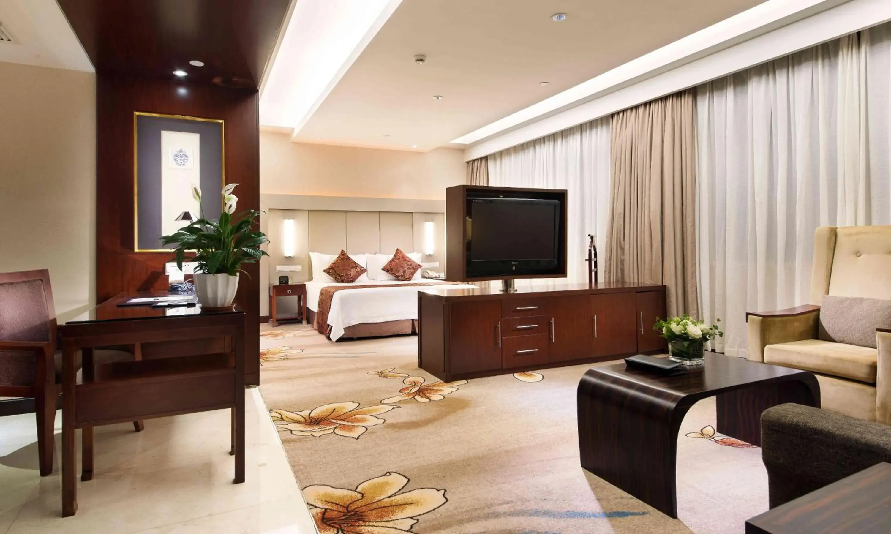 Superior King Suite in Shanghai Yuehua Hotel Superior King Suite in Shanghai Yuehua Hotel