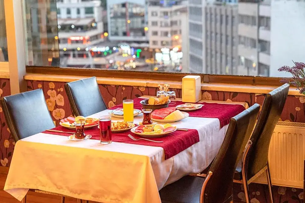 Restaurant/places to eat in Pamuk City Hotel Restaurant/places to eat in Pamuk City Hotel