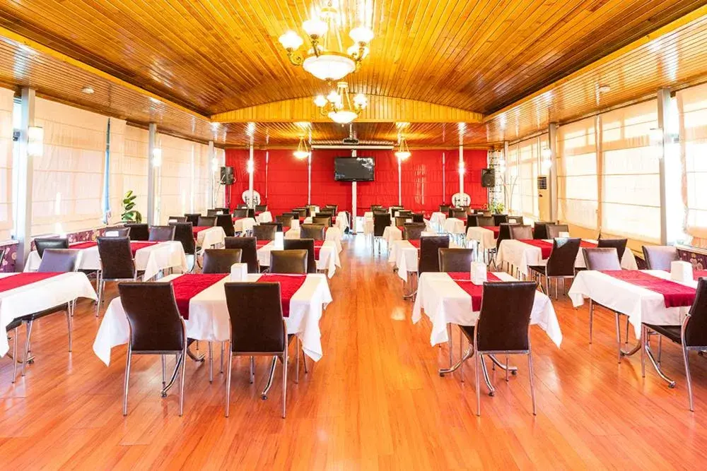 Restaurant/places to eat in Pamuk City Hotel Restaurant/places to eat in Pamuk City Hotel