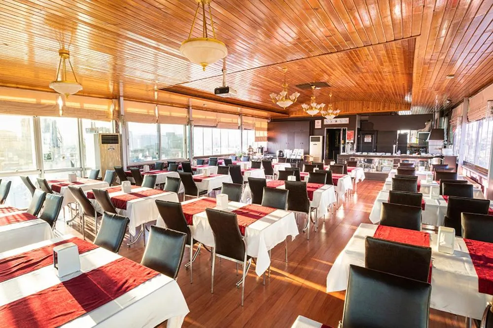 Restaurant/places to eat in Pamuk City Hotel