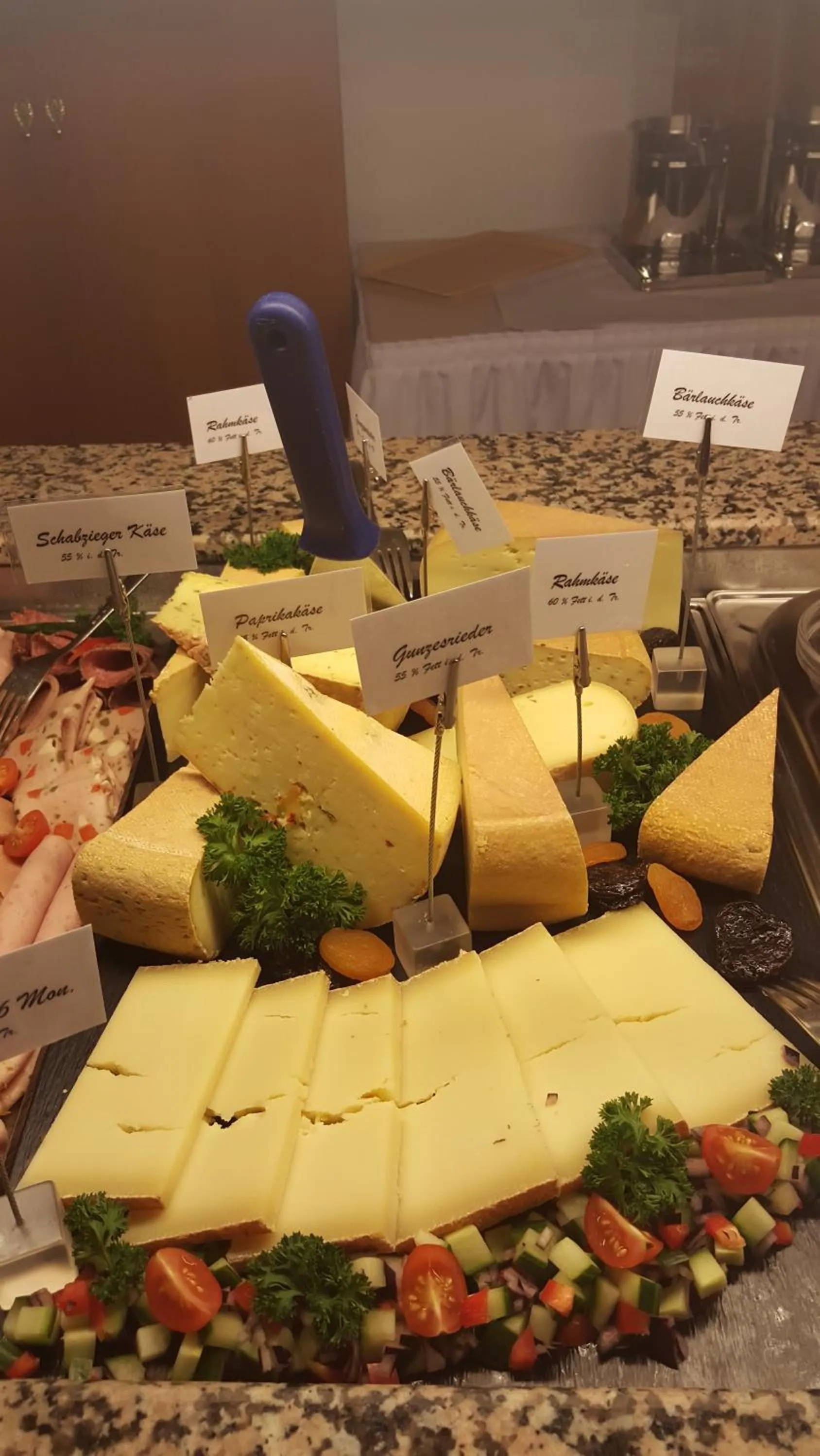 Buffet breakfast in Vitalhotel König am Park