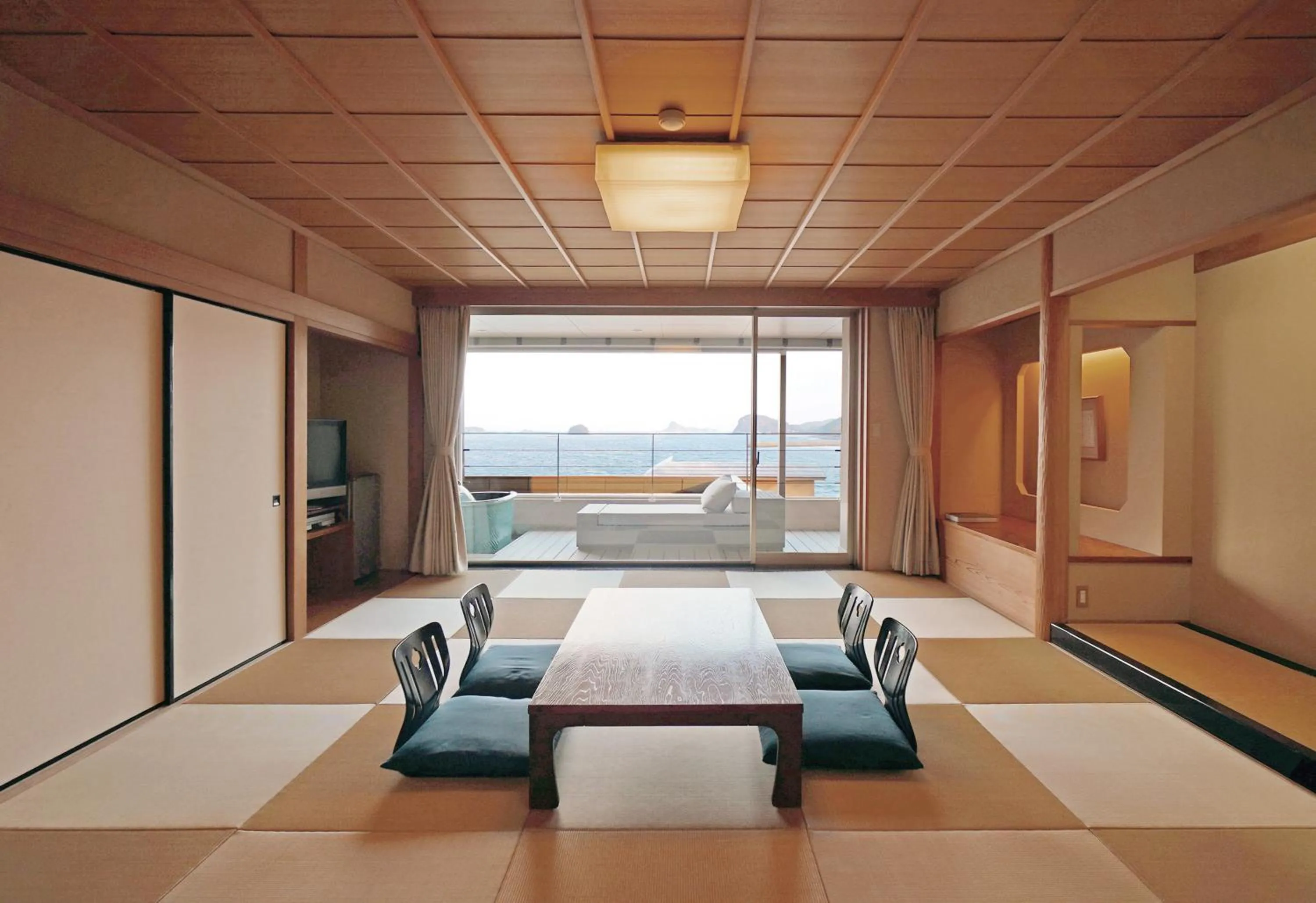 Photo of the whole room in IKI RETREAT by Onko Chishin