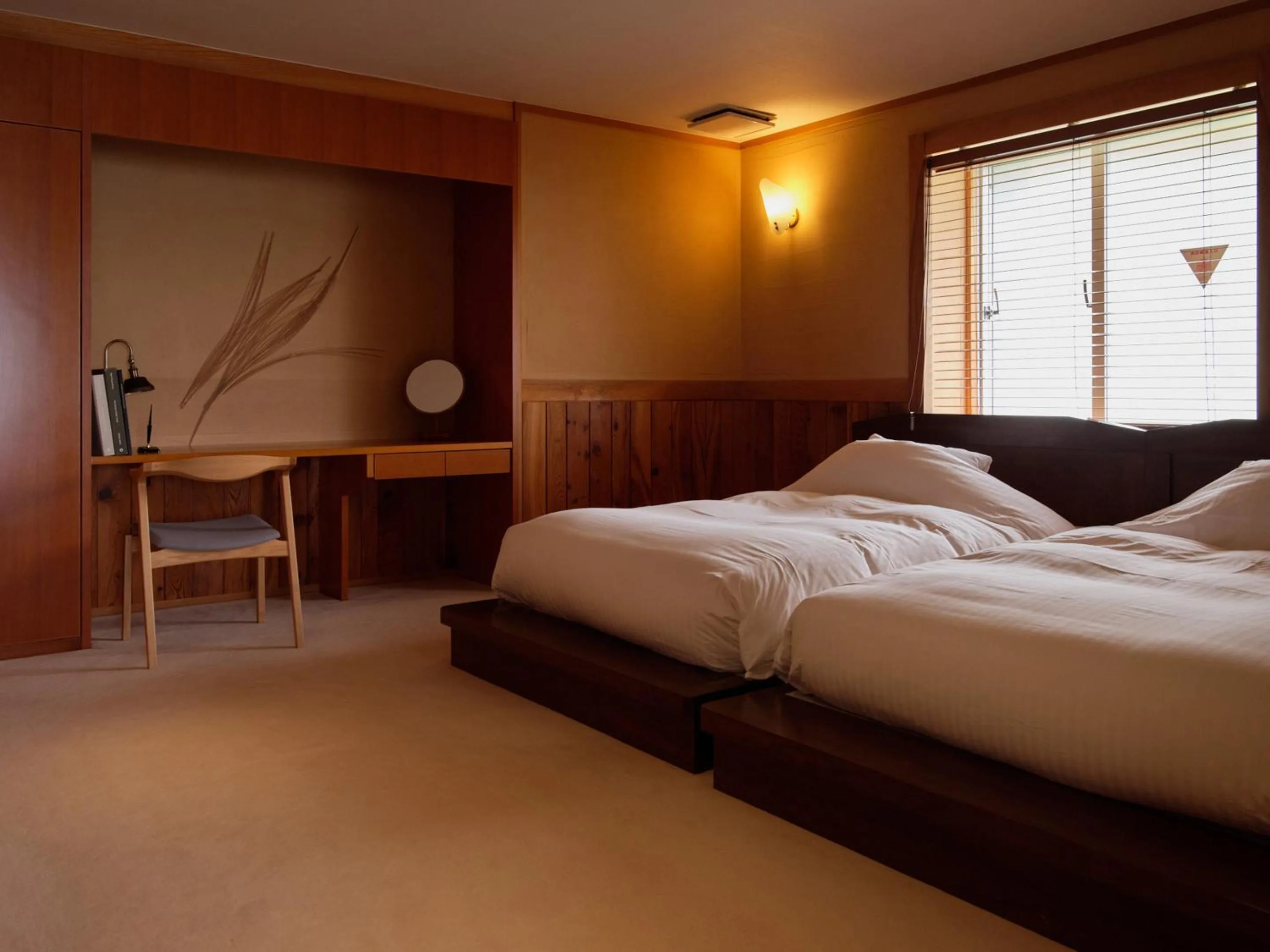 Bed in IKI RETREAT by Onko Chishin