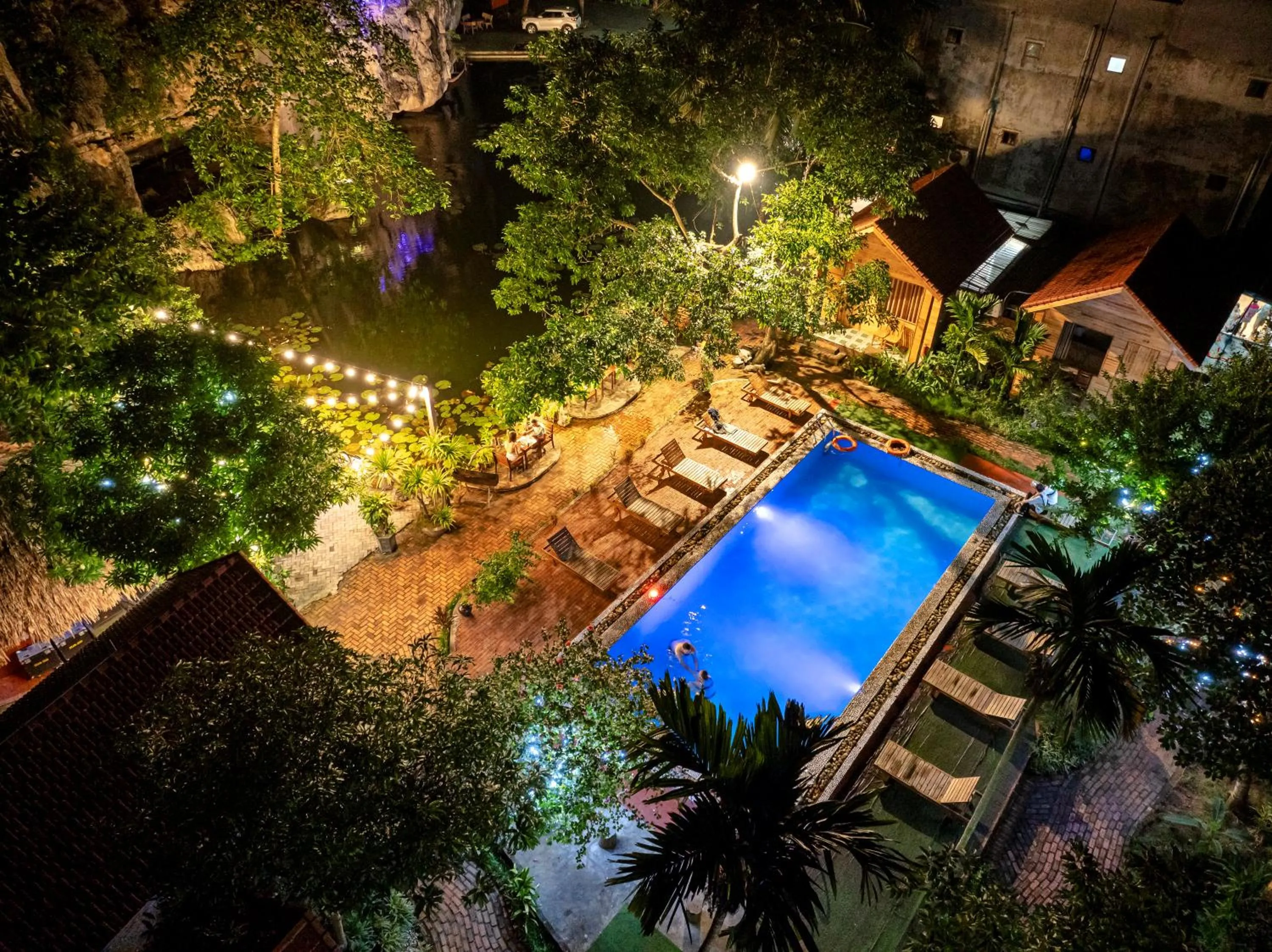 Night in Tam Coc Rocky Bungalow