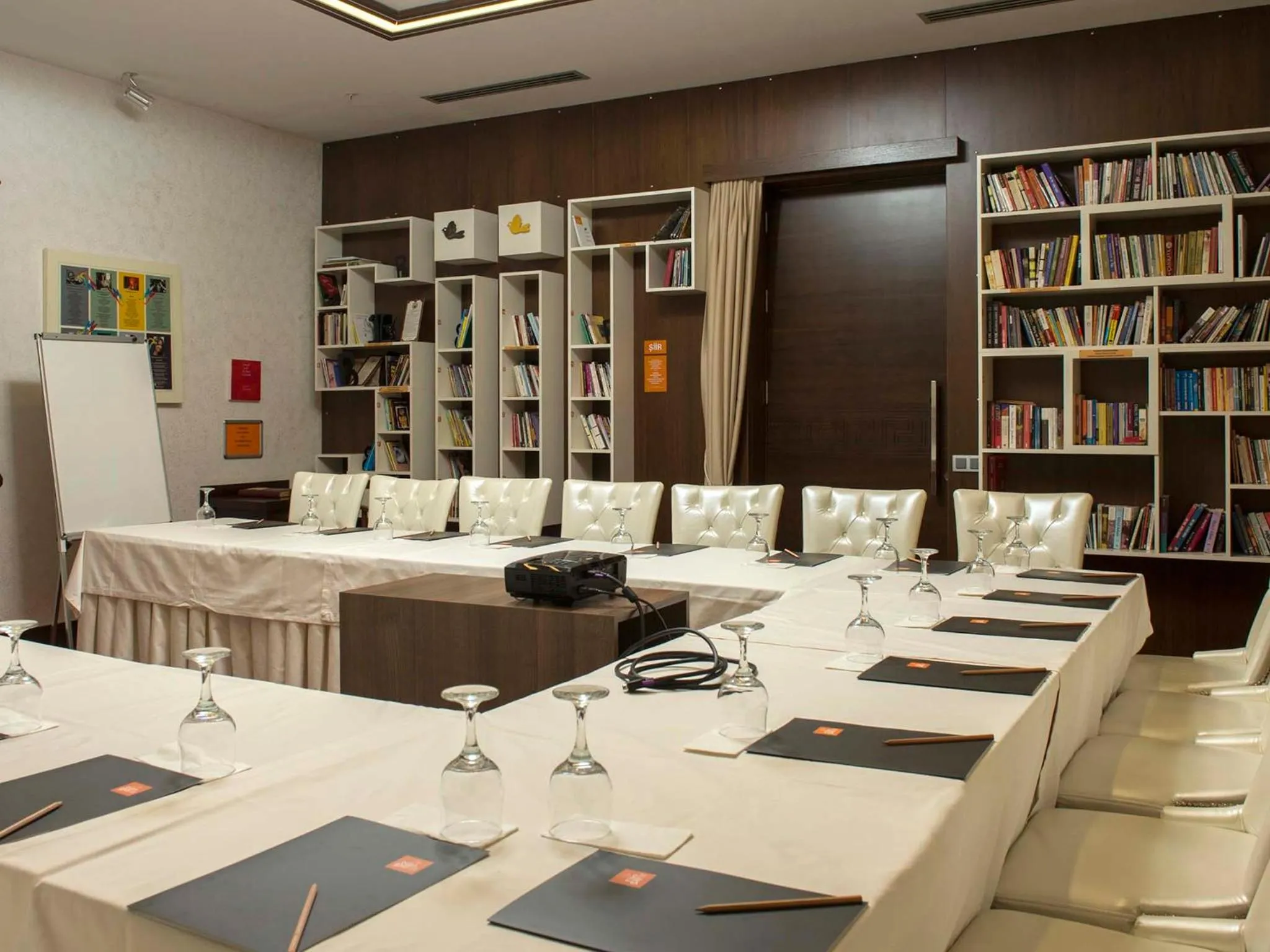 Library in Siir Boutique Hotel