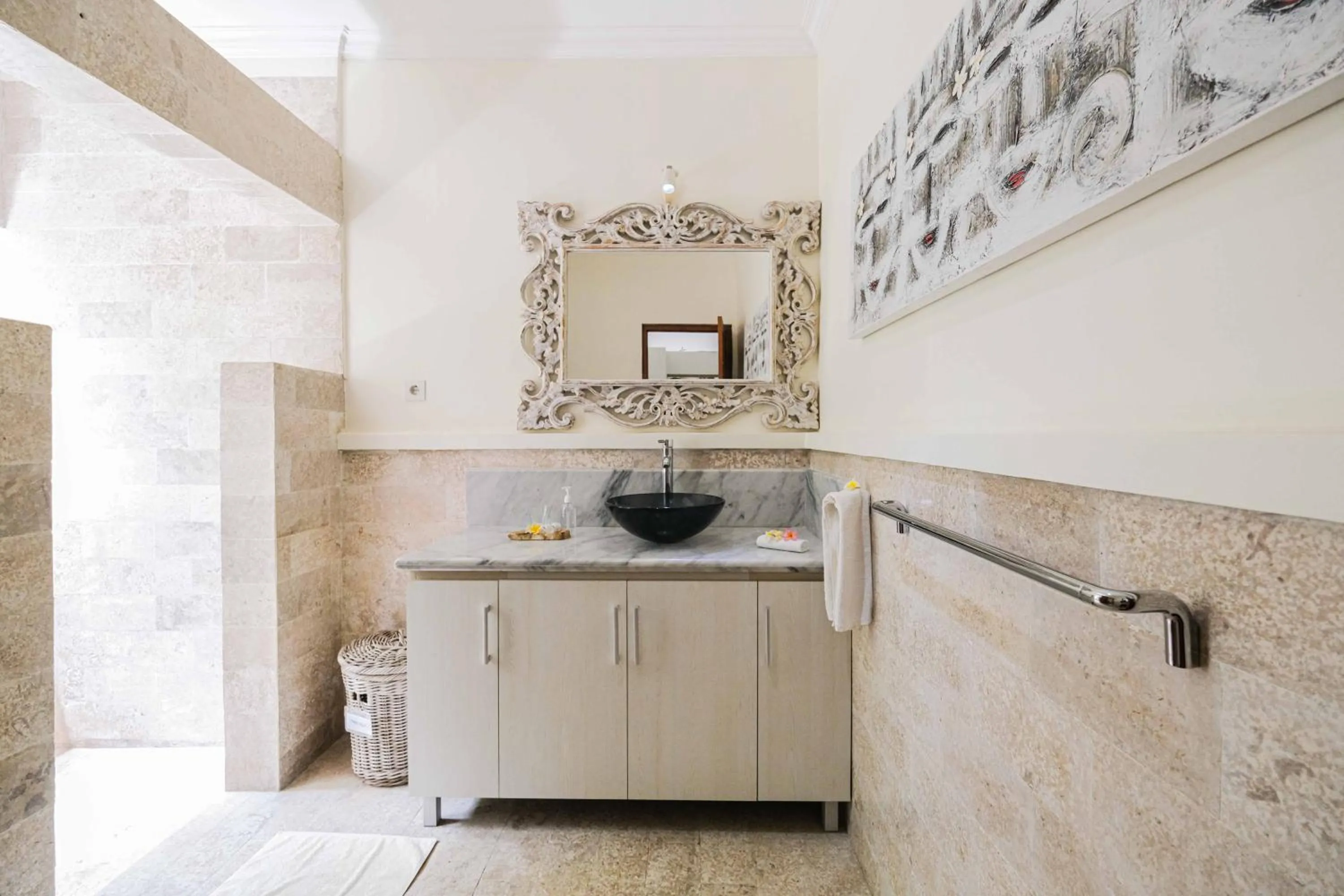 Shower in Poinciana Resort