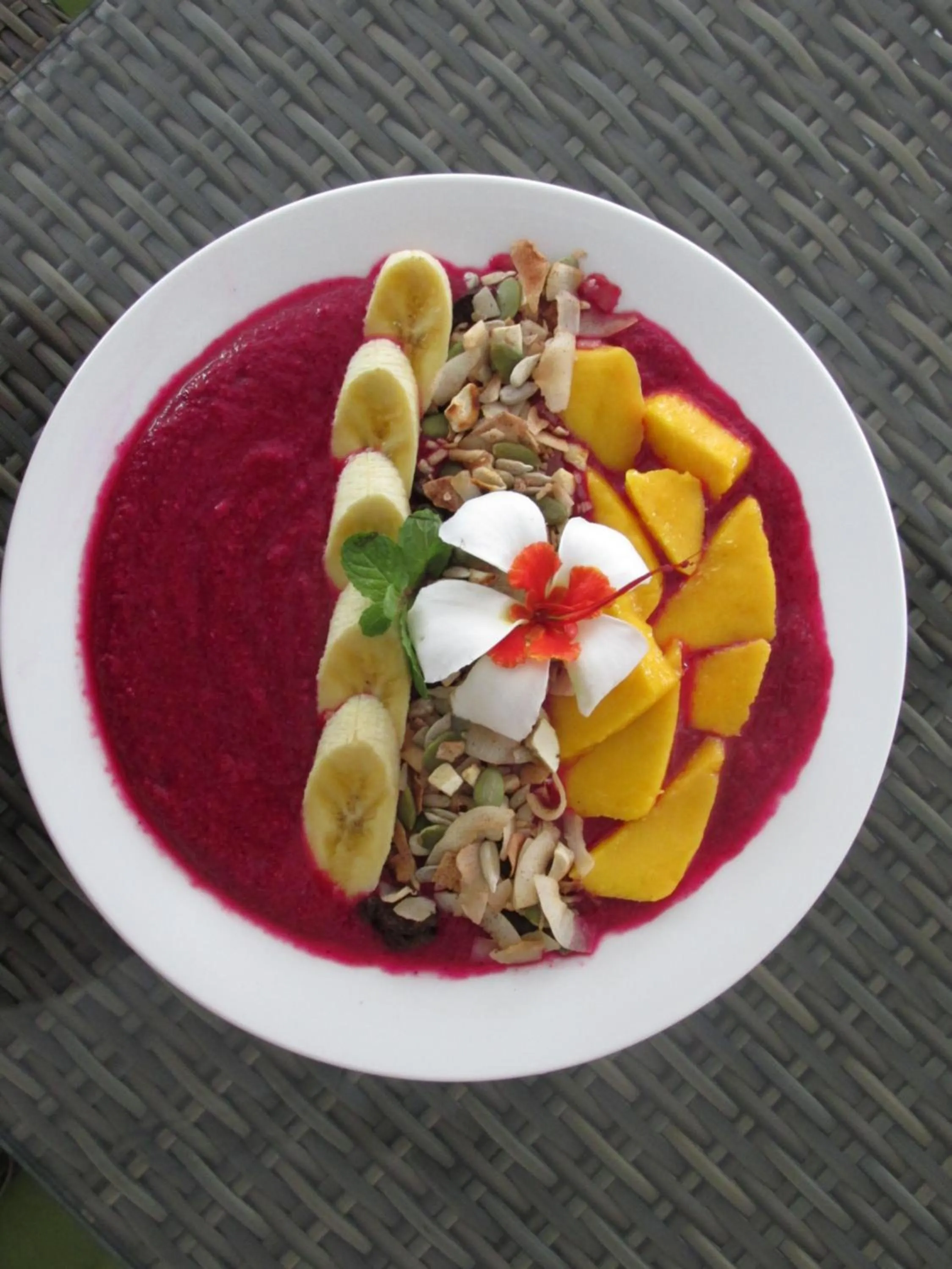 Food and drinks in Poinciana Resort