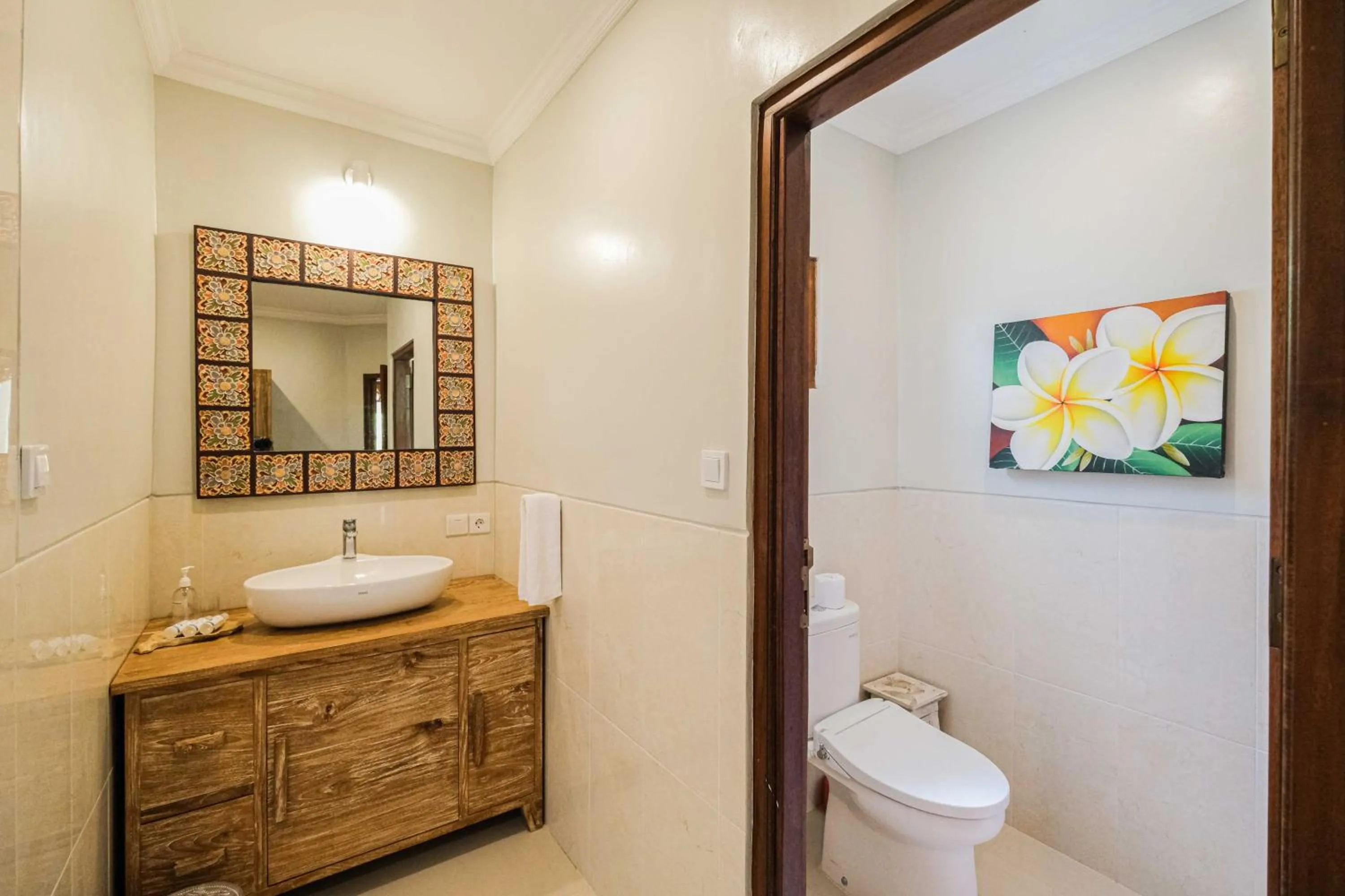 Shower in Poinciana Resort