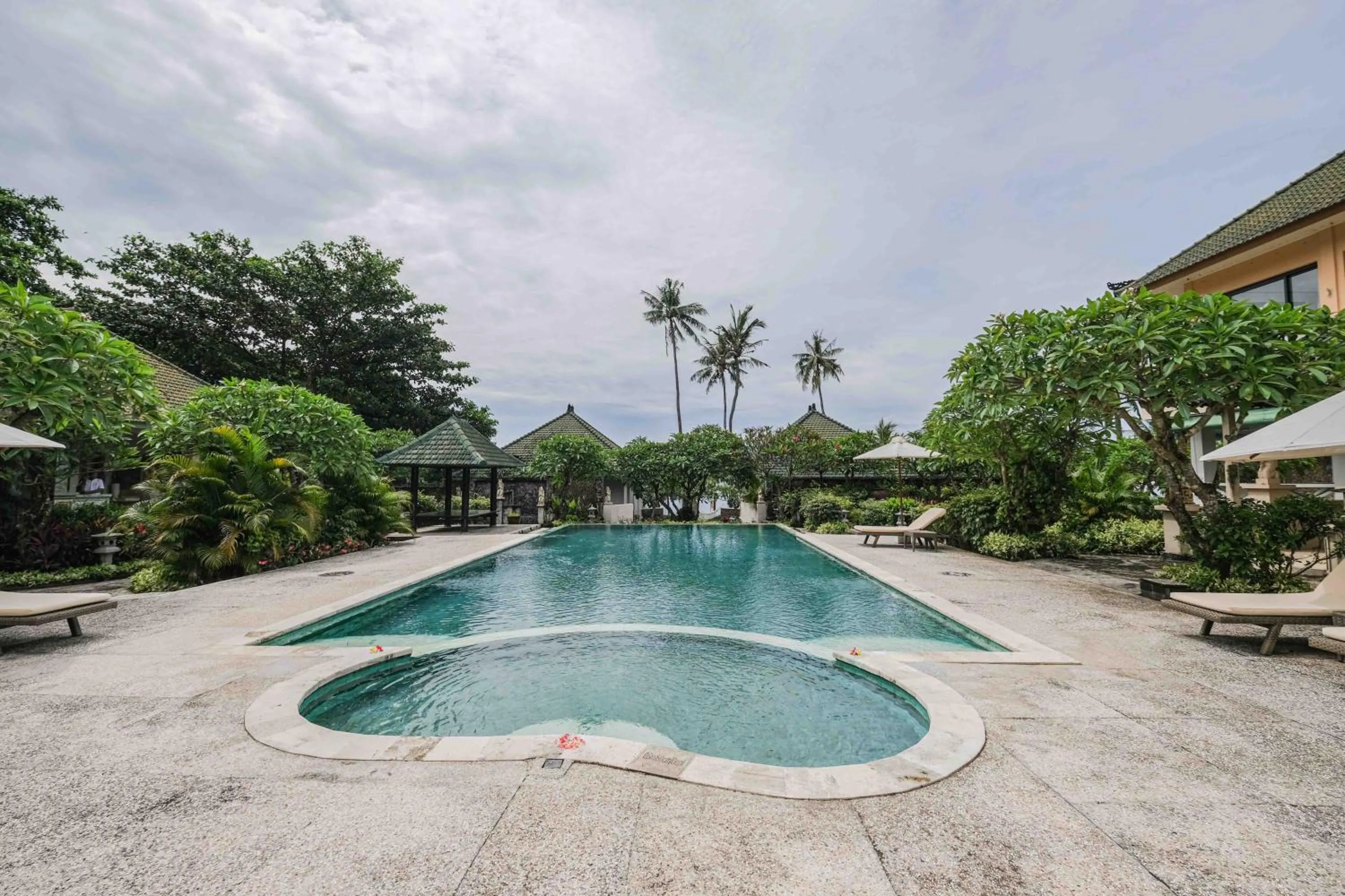 Pool view in Poinciana Resort
