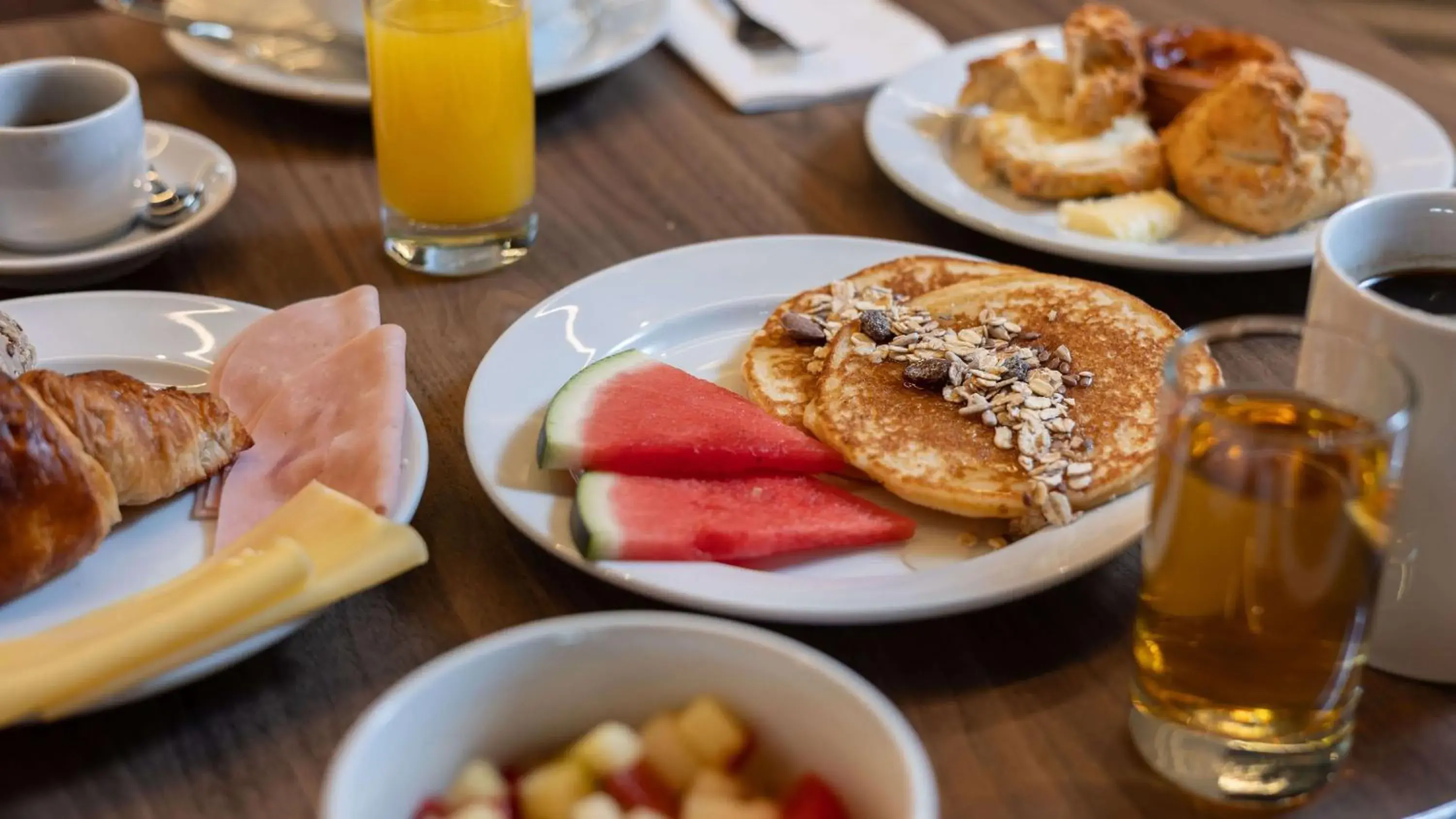 Restaurant/places to eat in Holiday Inn Express & Suites Lisbon - Príncipe Real by IHG Restaurant/places to eat in Holiday Inn Express & Suites Lisbon - Príncipe Real by IHG