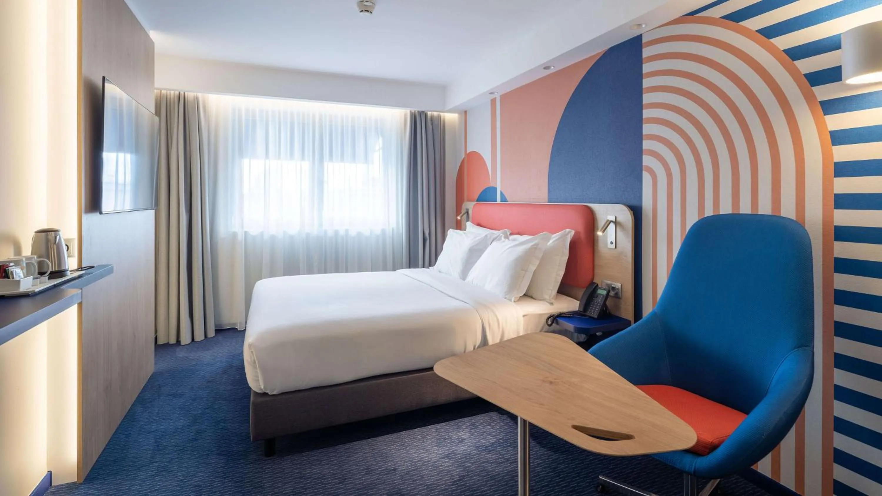Photo of the whole room, Bed in Holiday Inn Express & Suites Lisbon - Príncipe Real by IHG