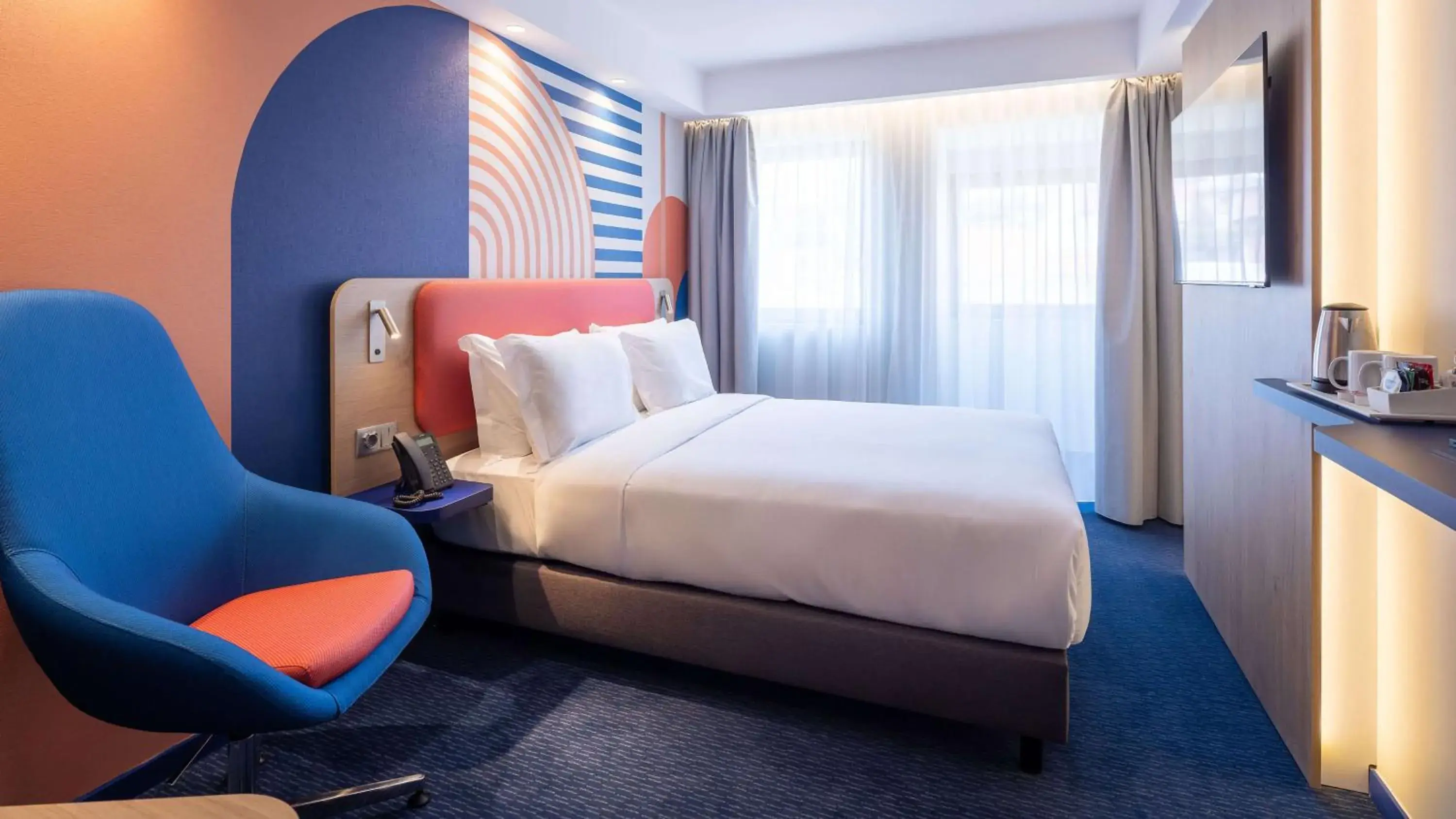 Photo of the whole room, Bed in Holiday Inn Express & Suites Lisbon - Príncipe Real by IHG Photo of the whole room, Bed in Holiday Inn Express & Suites Lisbon - Príncipe Real by IHG