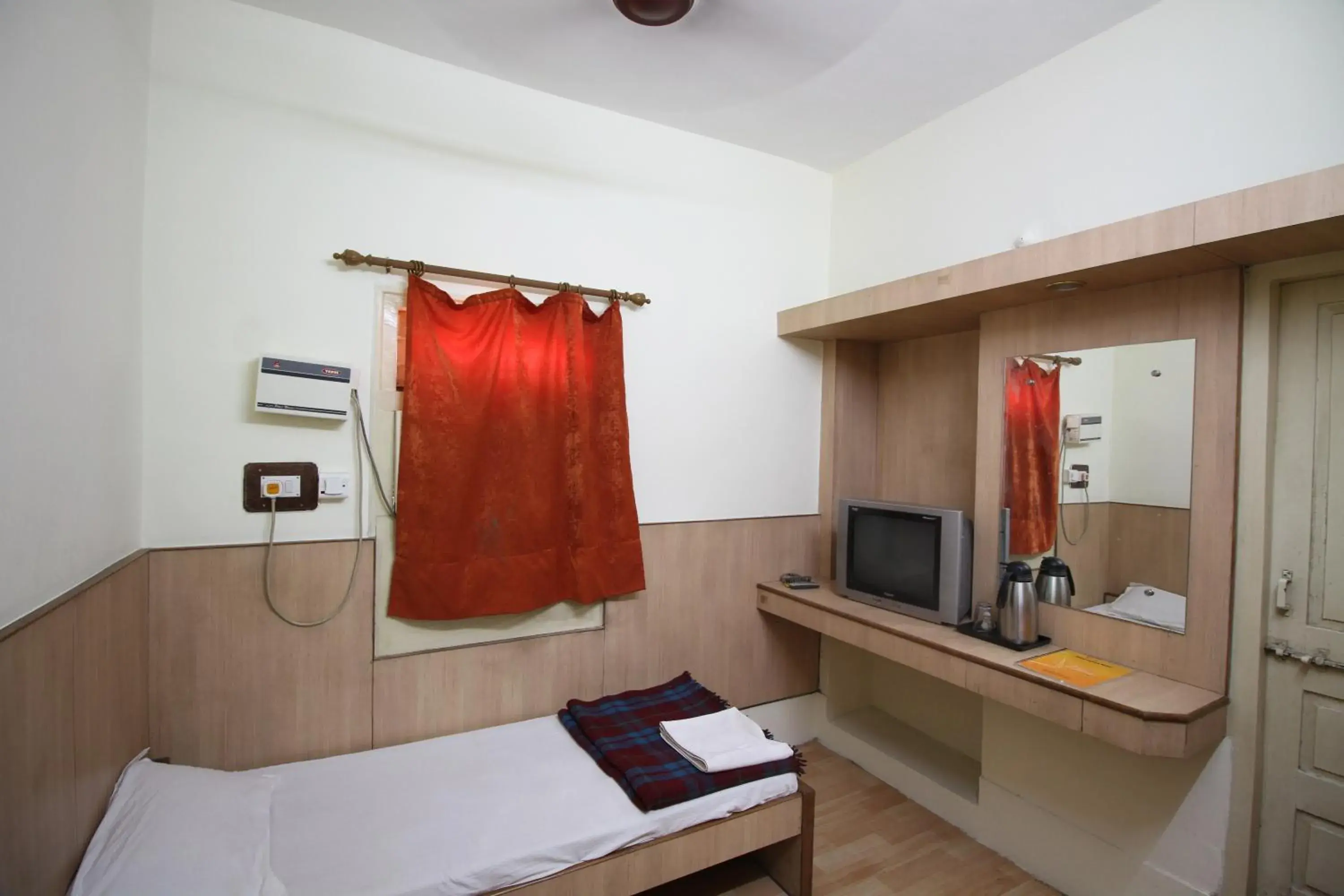 TV and multimedia, Bed in Hotel Meera TV and multimedia, Bed in Hotel Meera