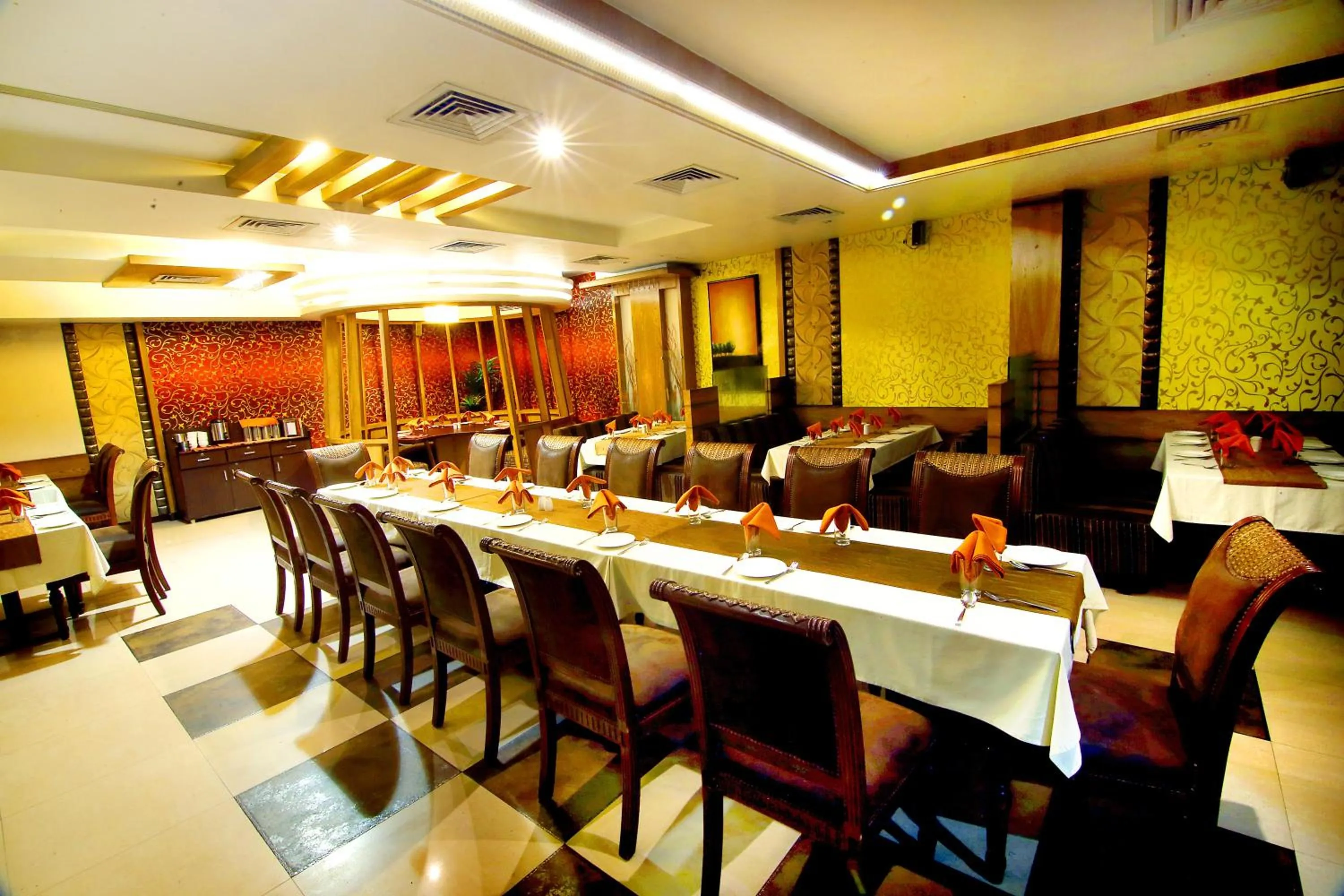 Restaurant/places to eat in Hotel Meera