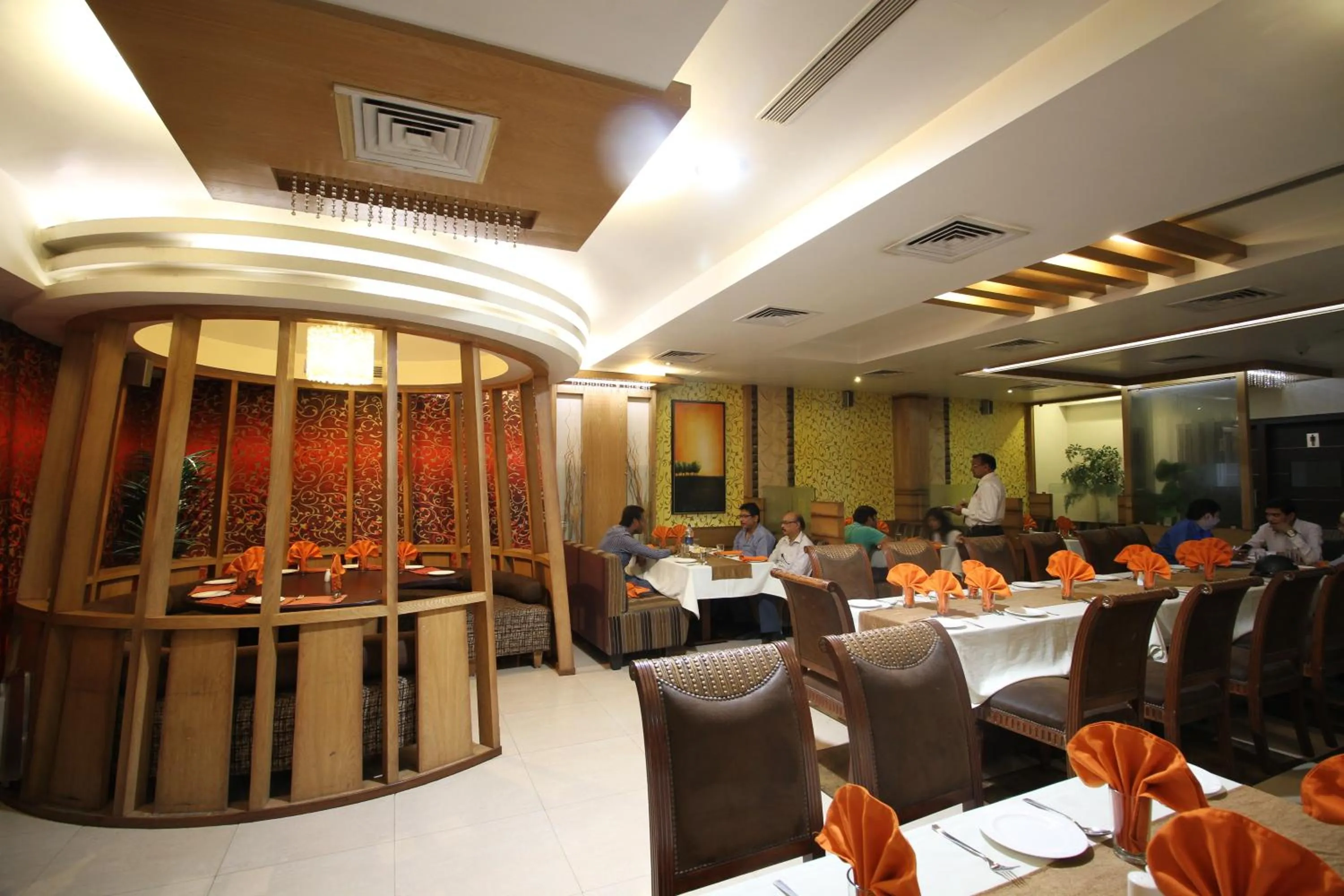 Restaurant/places to eat in Hotel Meera