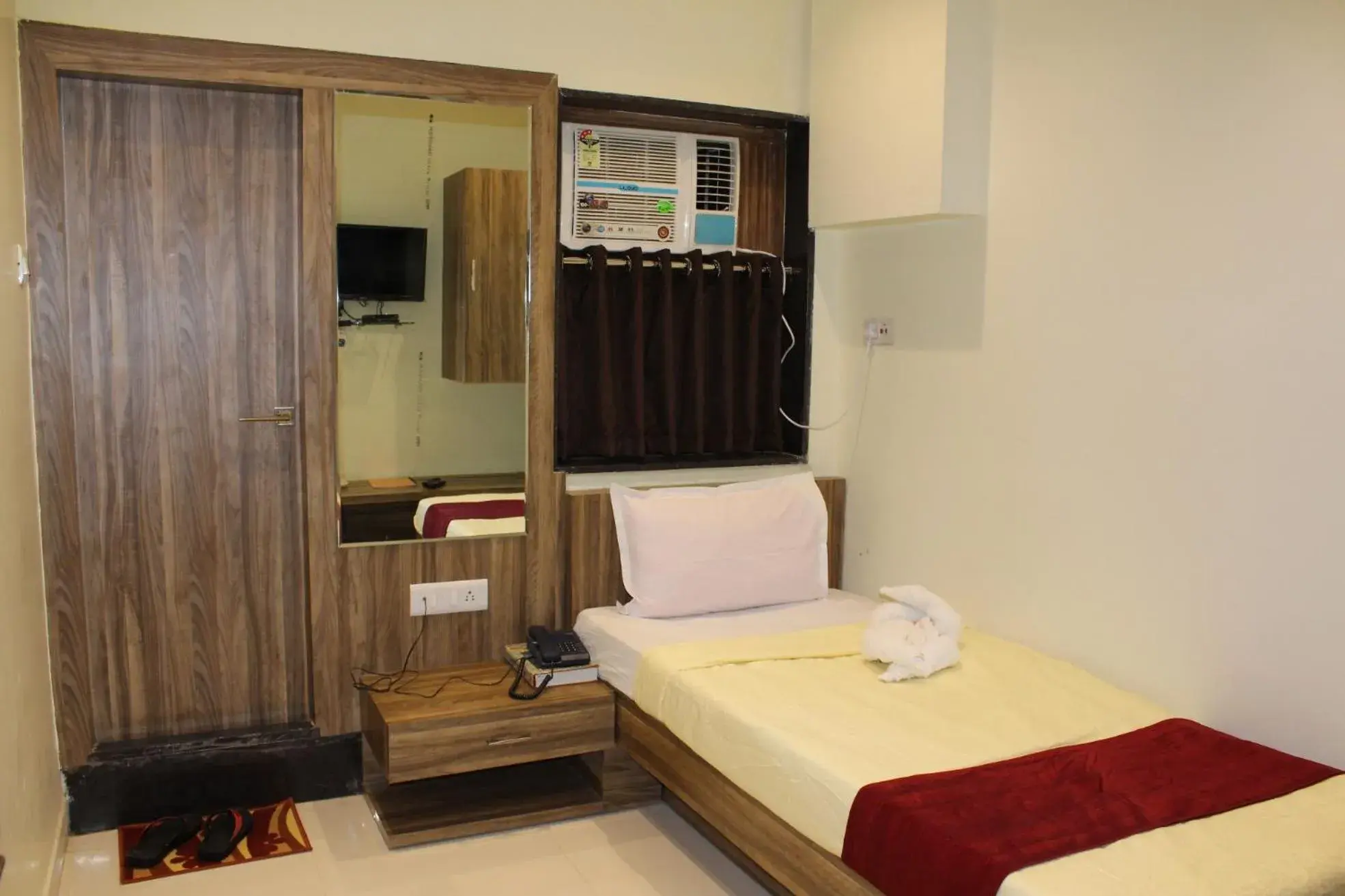 Bed in Hotel Meera Bed in Hotel Meera