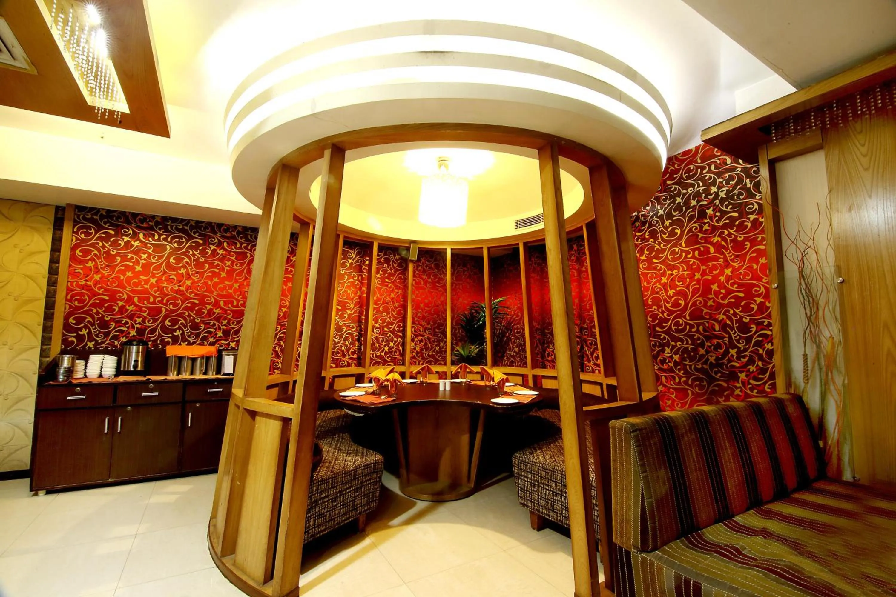 Restaurant/places to eat in Hotel Meera