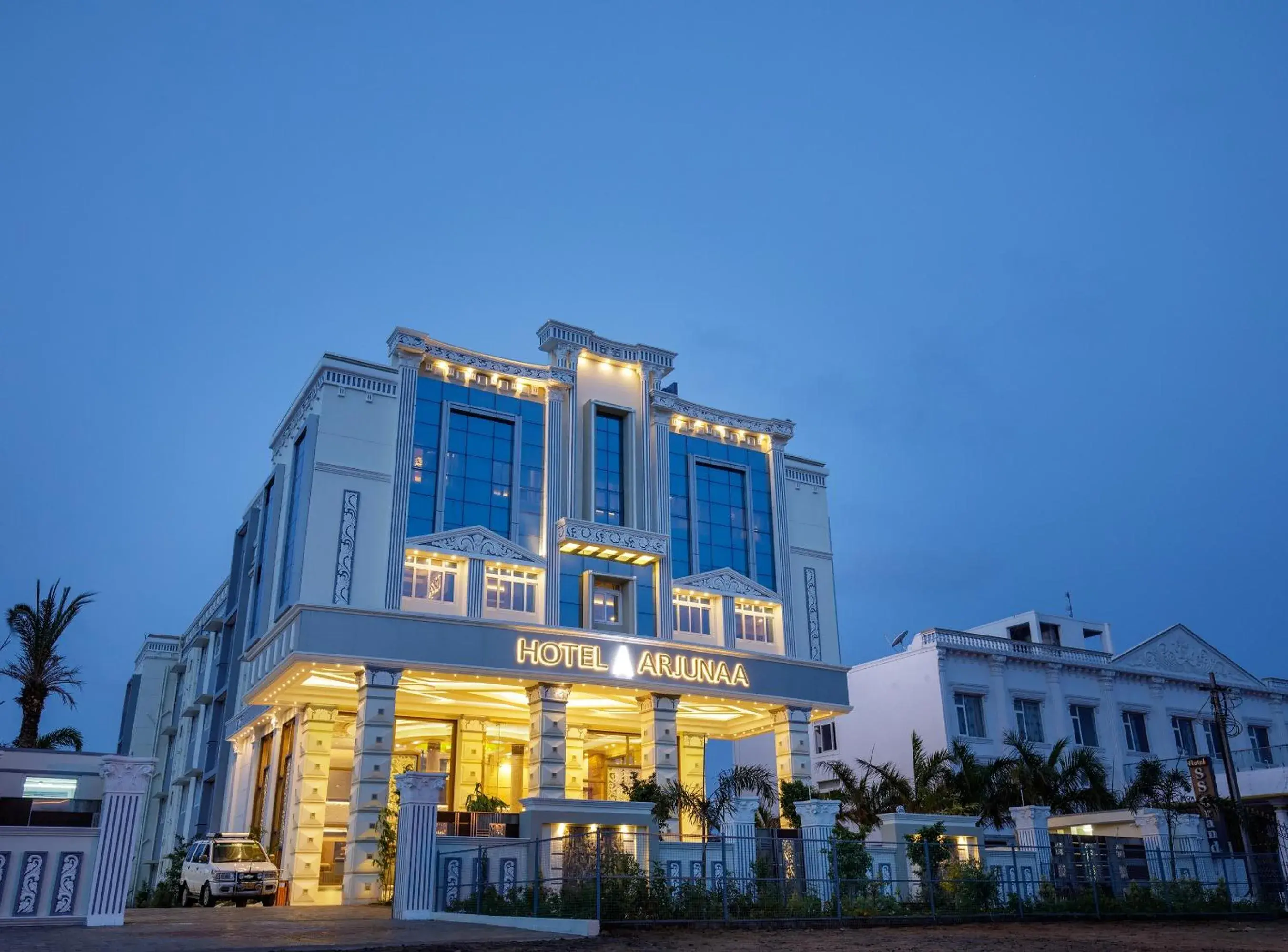 Property building in Hotel ARJUNAA Property building in Hotel ARJUNAA