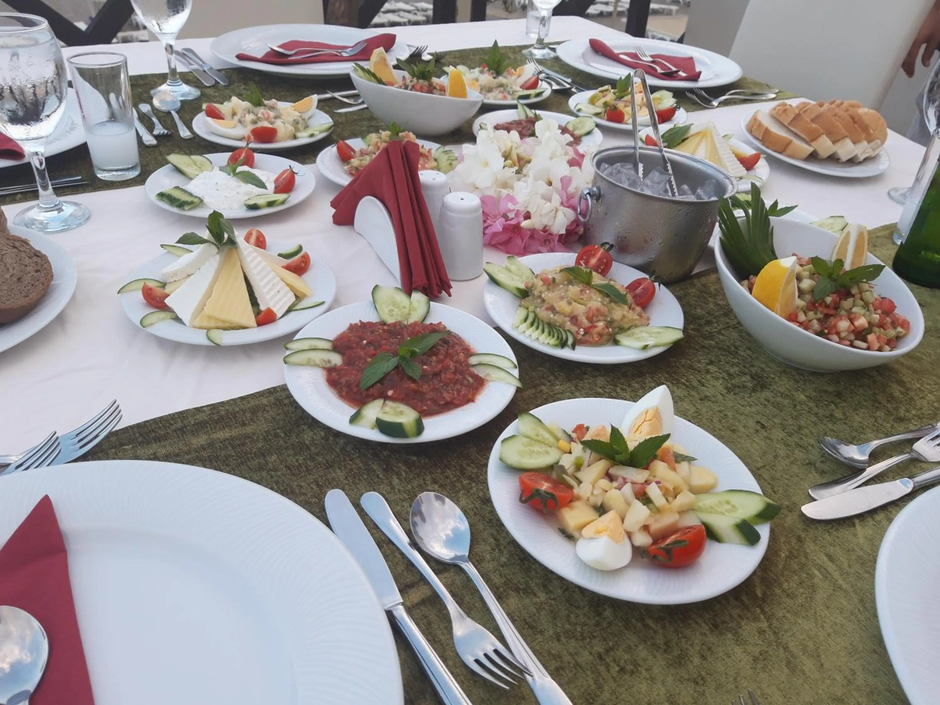 Food and drinks in Club Turtas Beach - All Inclusive