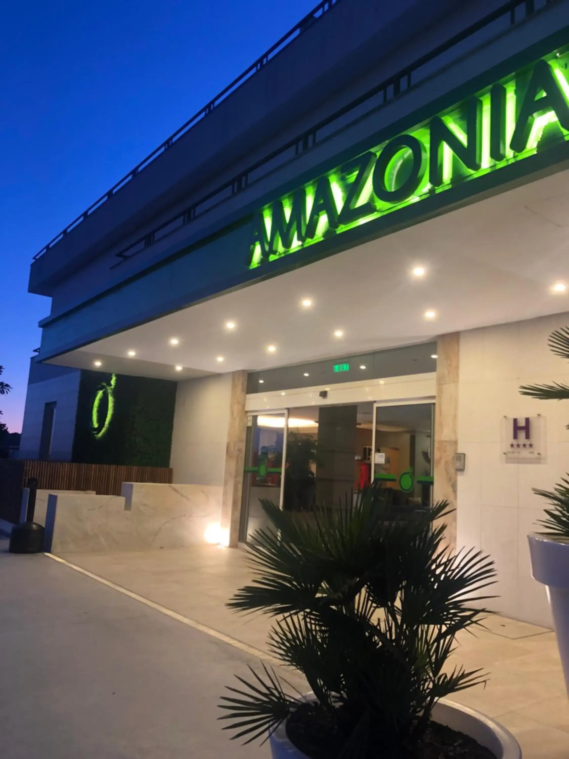 Facade/entrance in Amazonia Jamor Hotel Facade/entrance in Amazonia Jamor Hotel