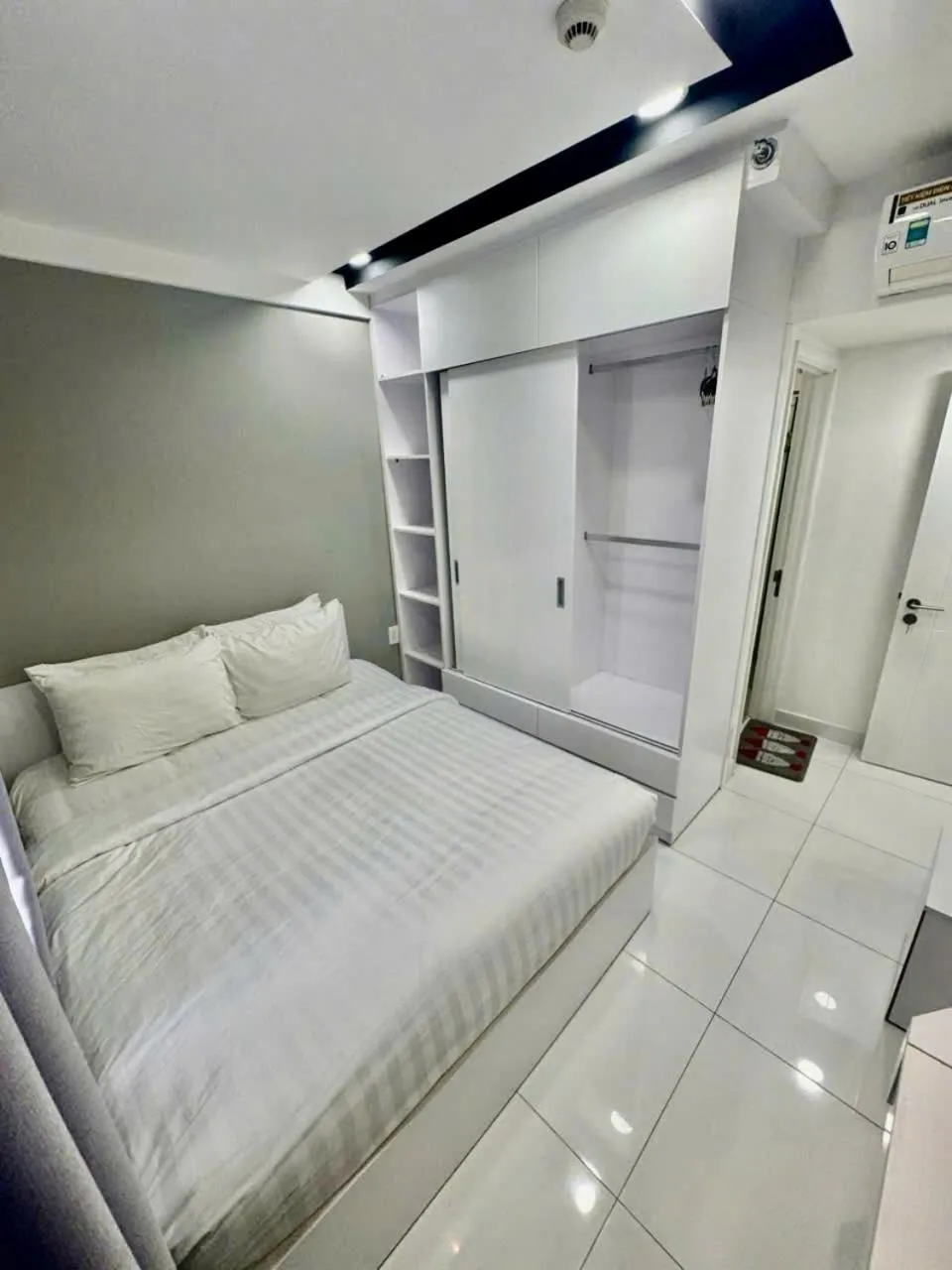 Bed in Scenic Valley Suite