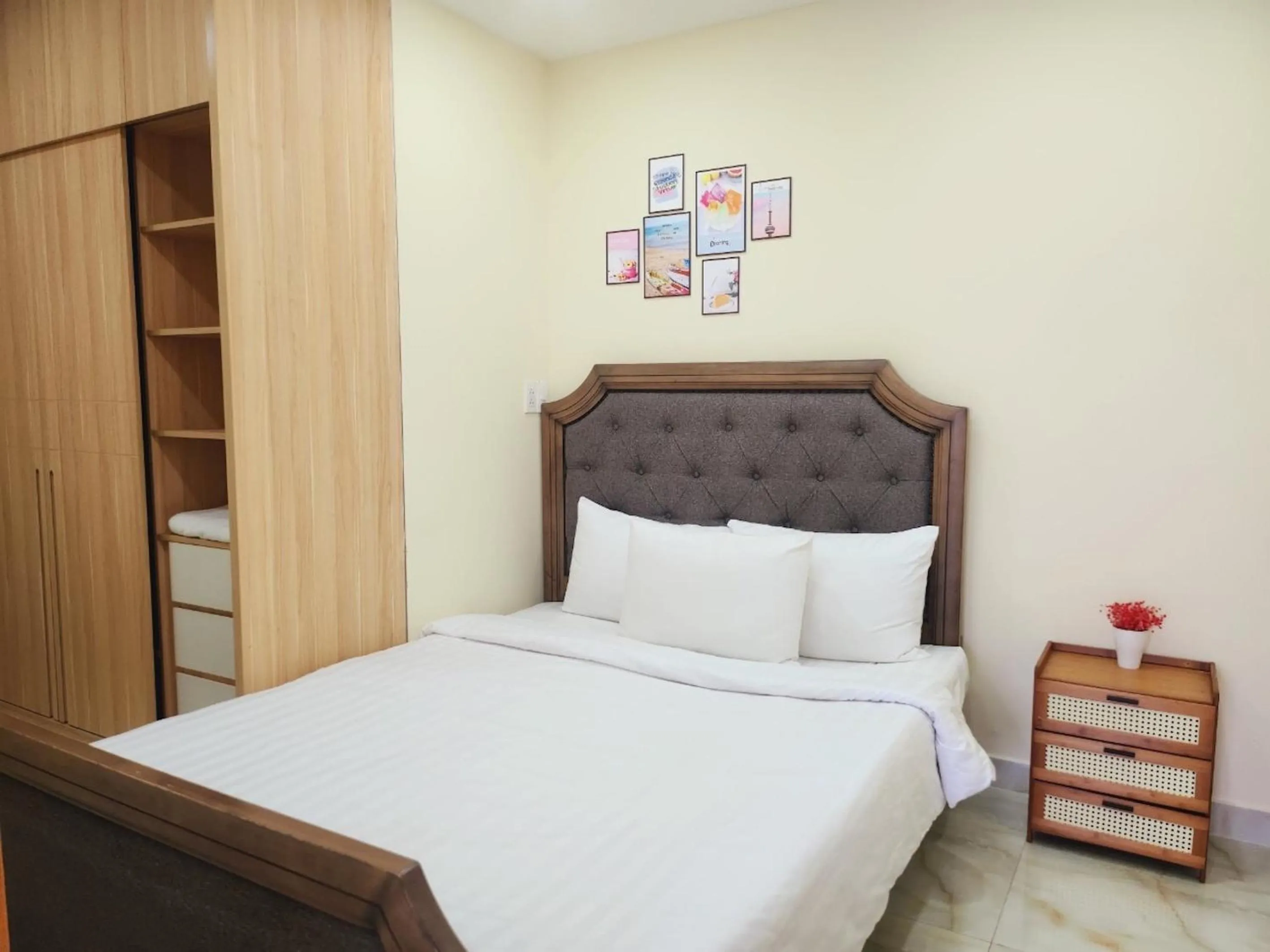 Bed in Scenic Valley Suite