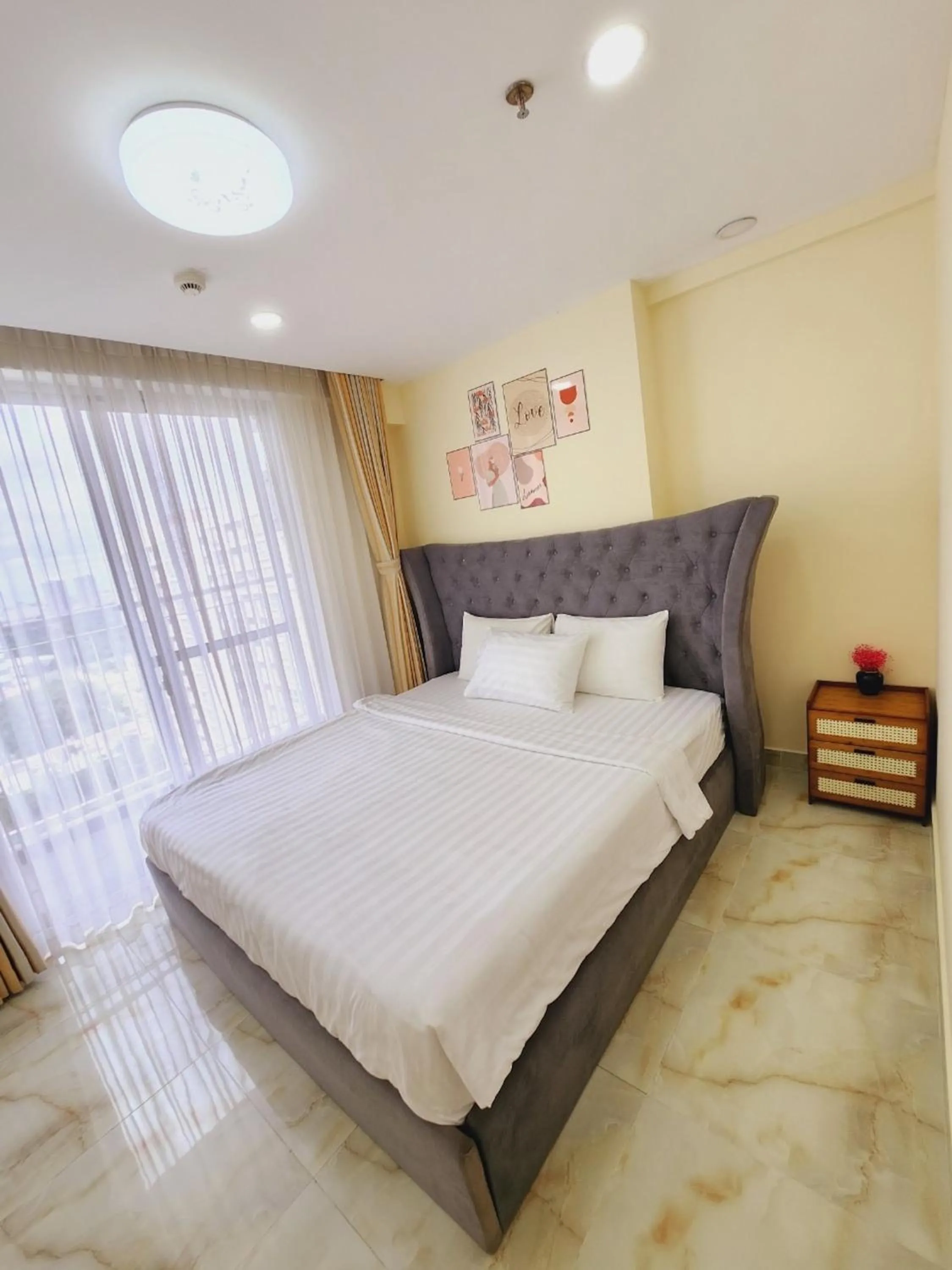 Bed in Scenic Valley Suite