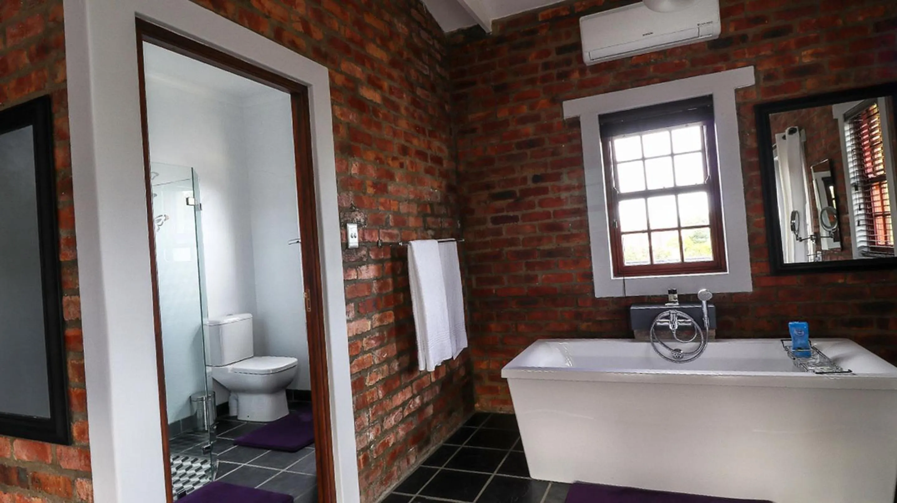 Bathroom in Port Del Mar Guesthouse