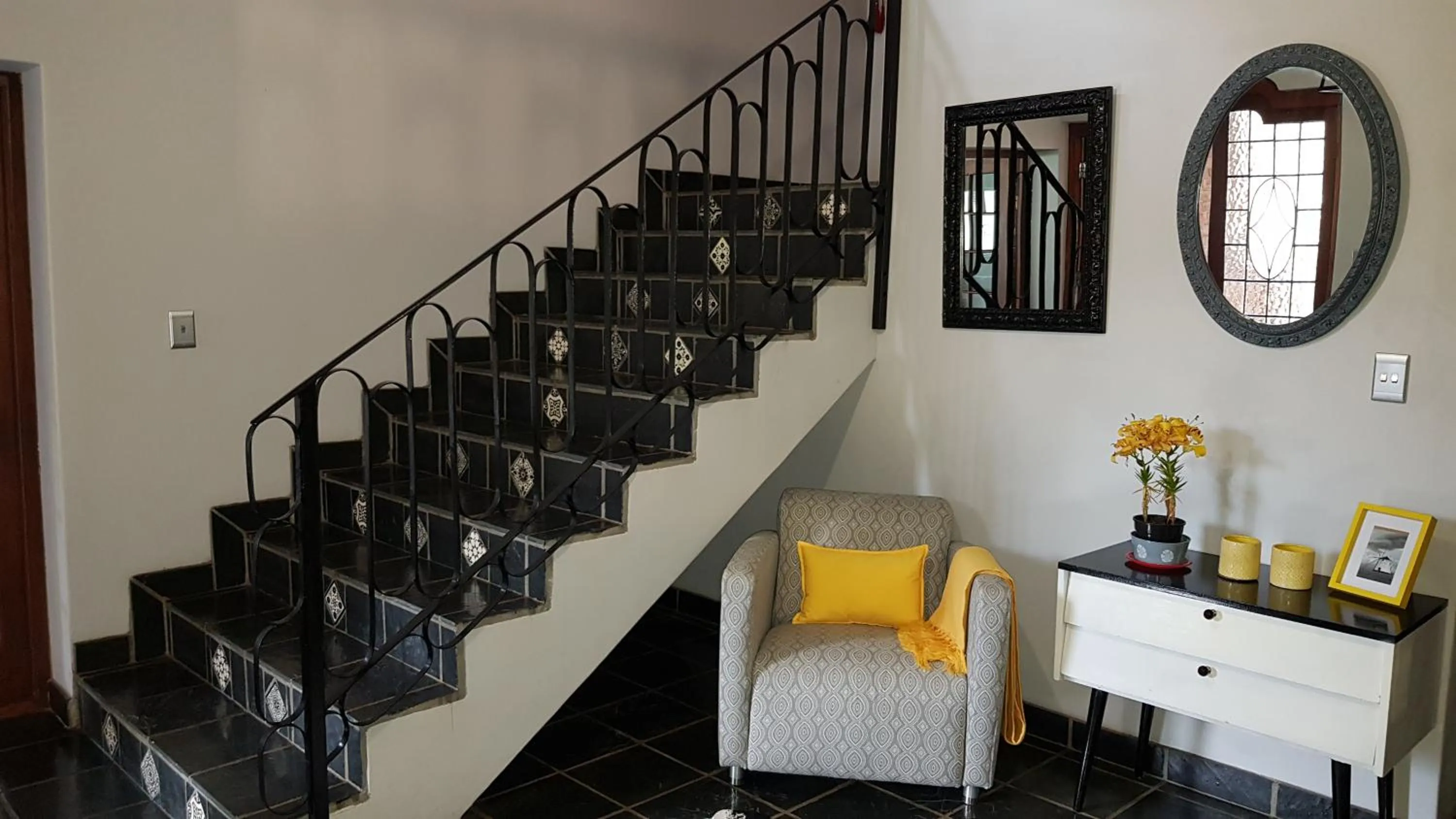 Lobby or reception in Port Del Mar Guesthouse