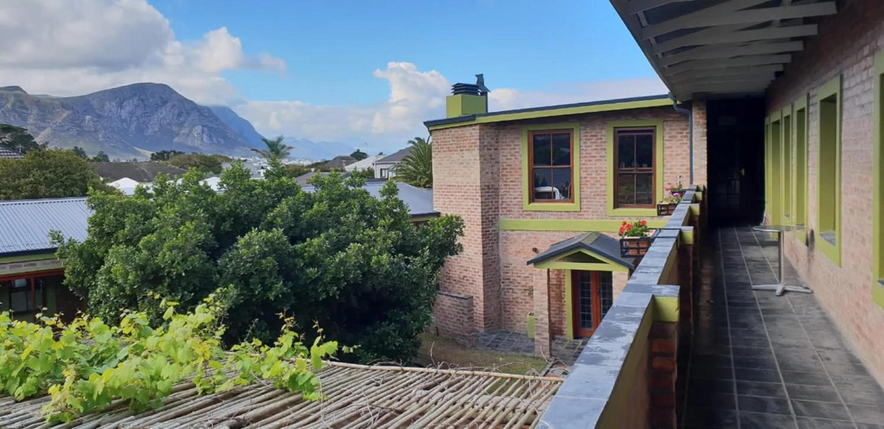 Mountain view in Port Del Mar Guesthouse