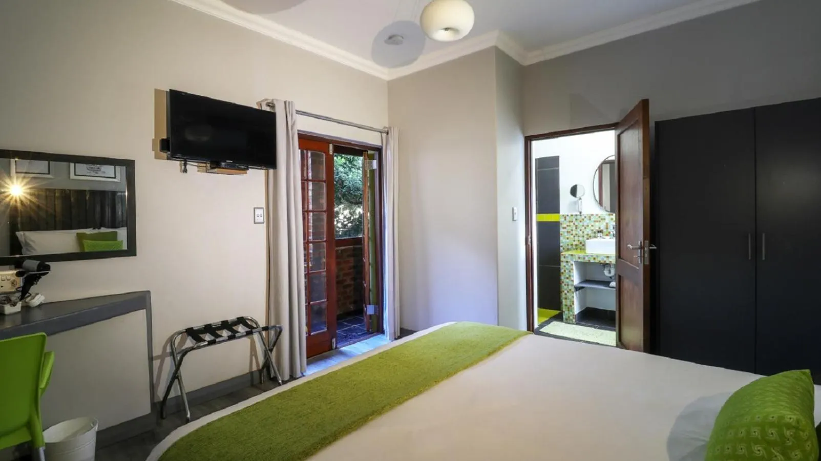 Bedroom, Bed in Port Del Mar Guesthouse